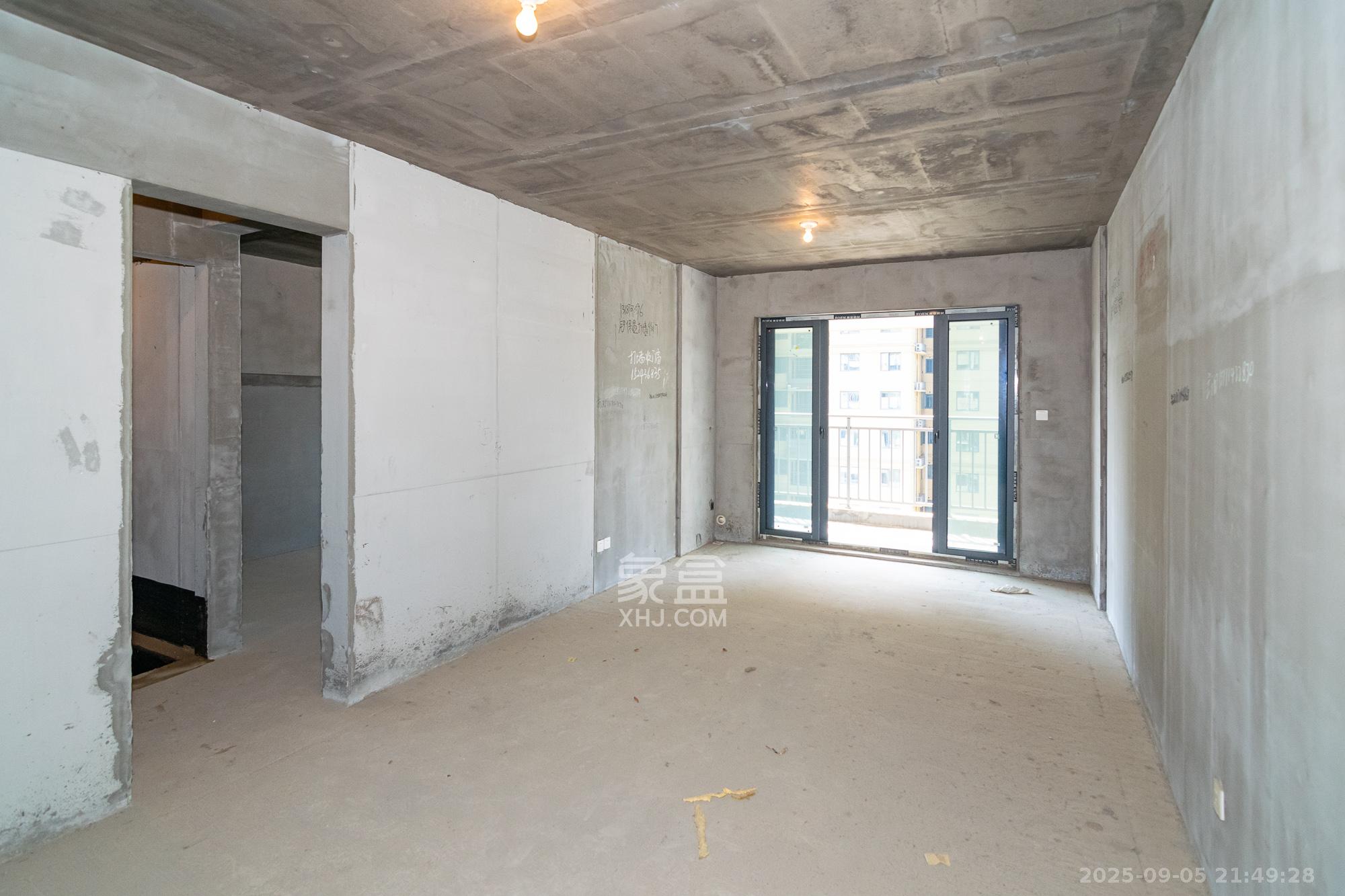 澳海澜庭 3室2厅2卫 58.0万 澳海澜庭 3室2厅2卫 58.0万客厅