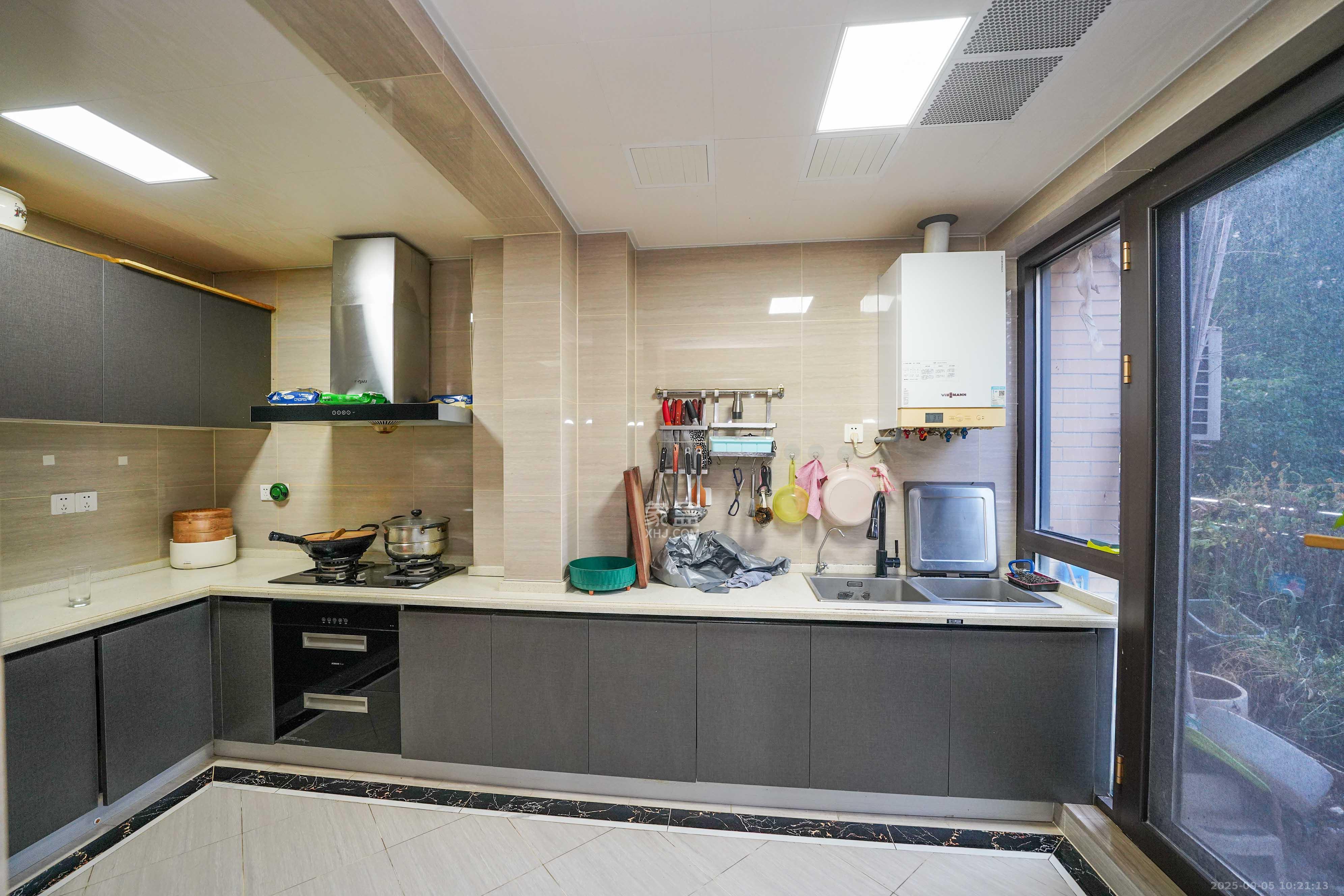 嘉华城（一期）  5室2厅2卫    220.0万厨房