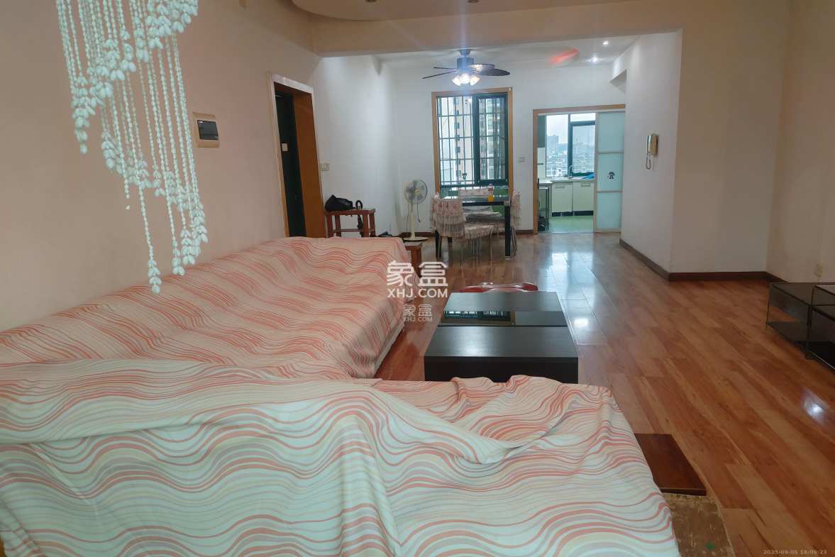 颐美园 3室2厅2卫 3000.0元/月 颐美园 3室2厅2卫 3000.0元/月室内图