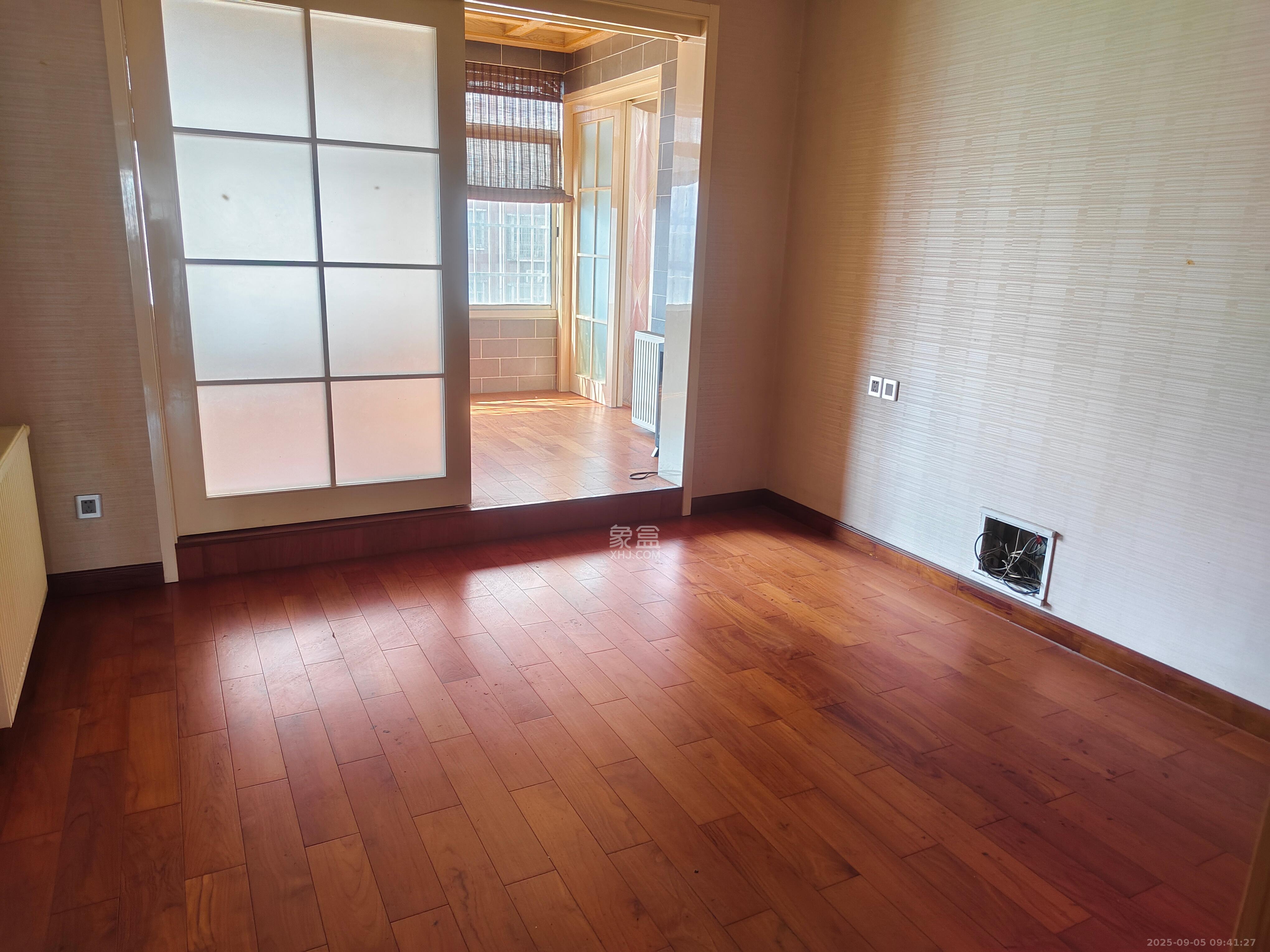 湘林家园(湘林小区电梯房) 4室2厅2卫 3600.0元/月 湘林家园(湘林小区电梯房) 4室2厅2卫 3600.0元/月室内图