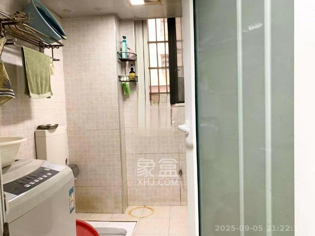 佳阳悦景馨都  3室2厅2卫   2400.00元/月室内图