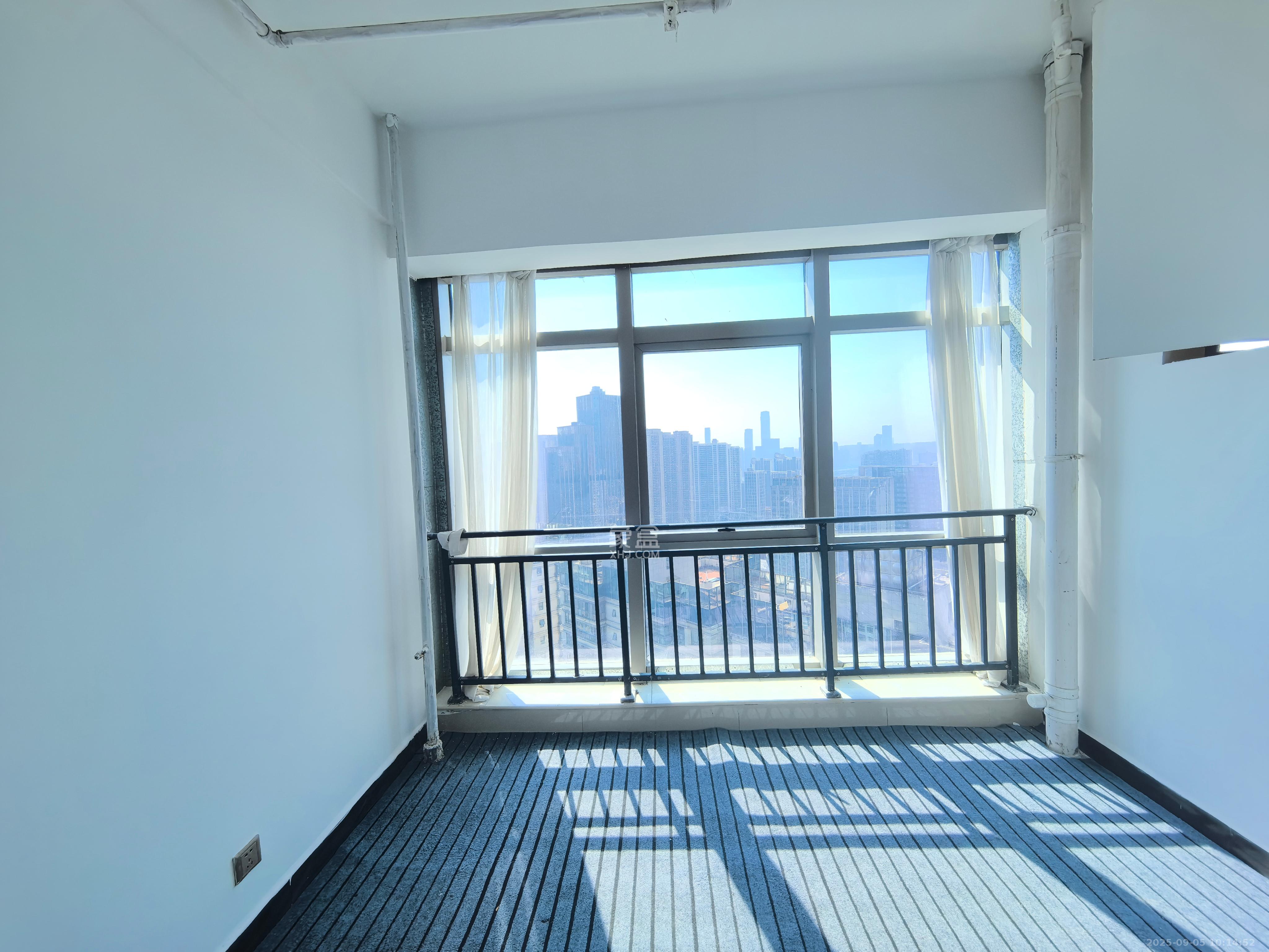 奥克斯广场  1室1厅1卫    1600.0元/月室内图