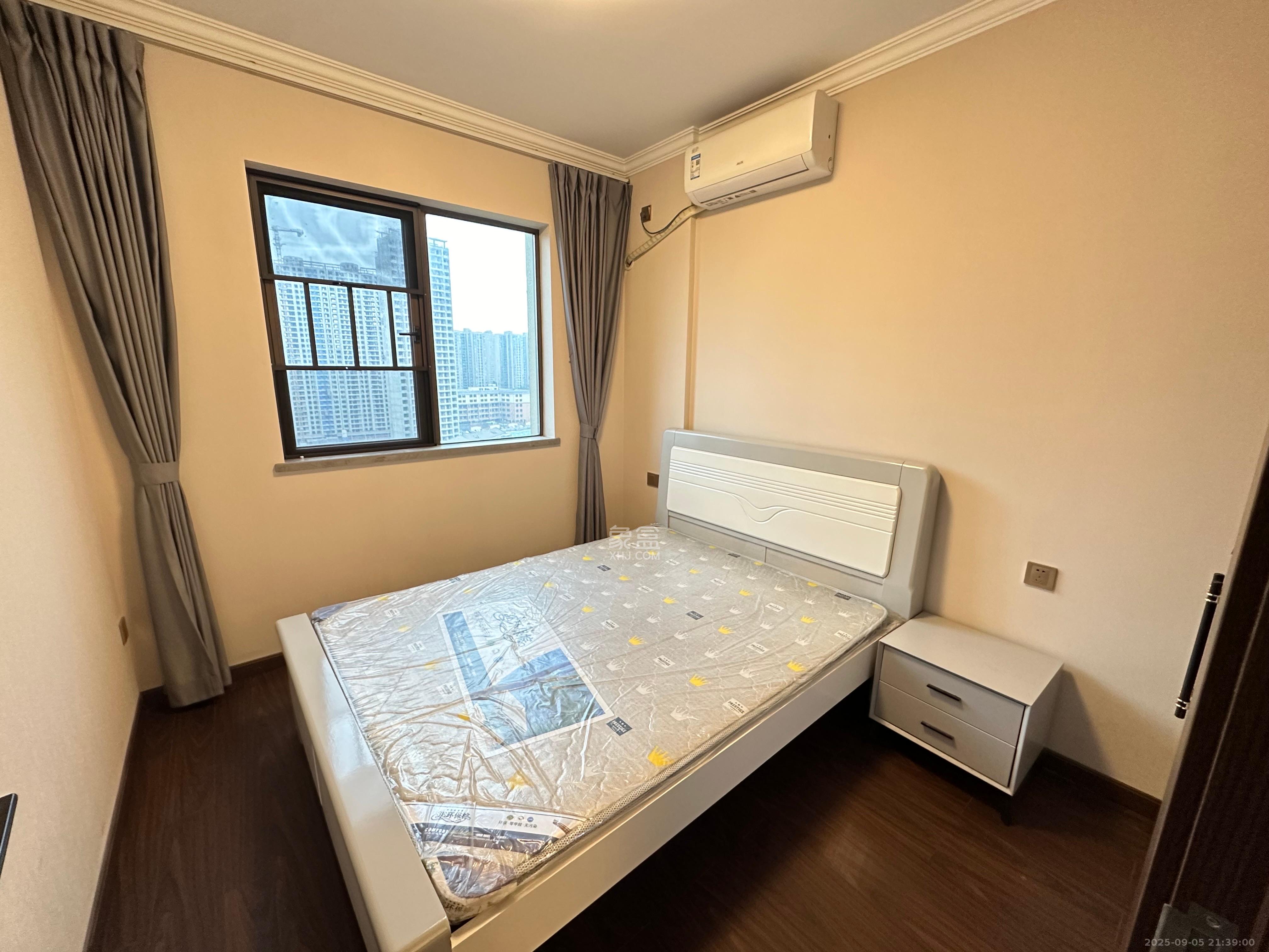 弘阳昕悦府  4室2厅2卫   3400.00元/月室内图