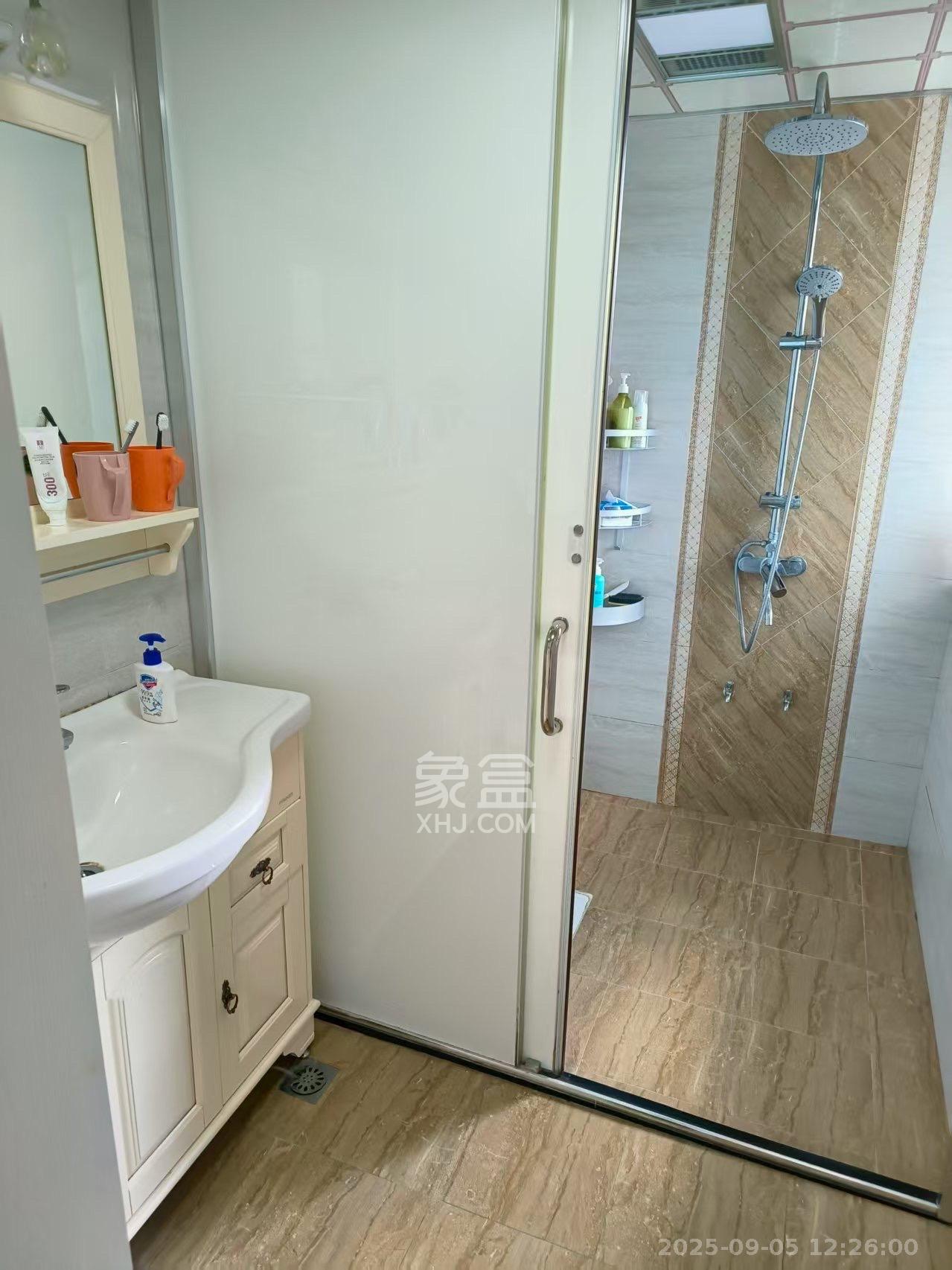 和泓梅溪四季 3室2厅1卫 3200.0元/月 和泓梅溪四季 3室2厅1卫 3200.0元/月室内图