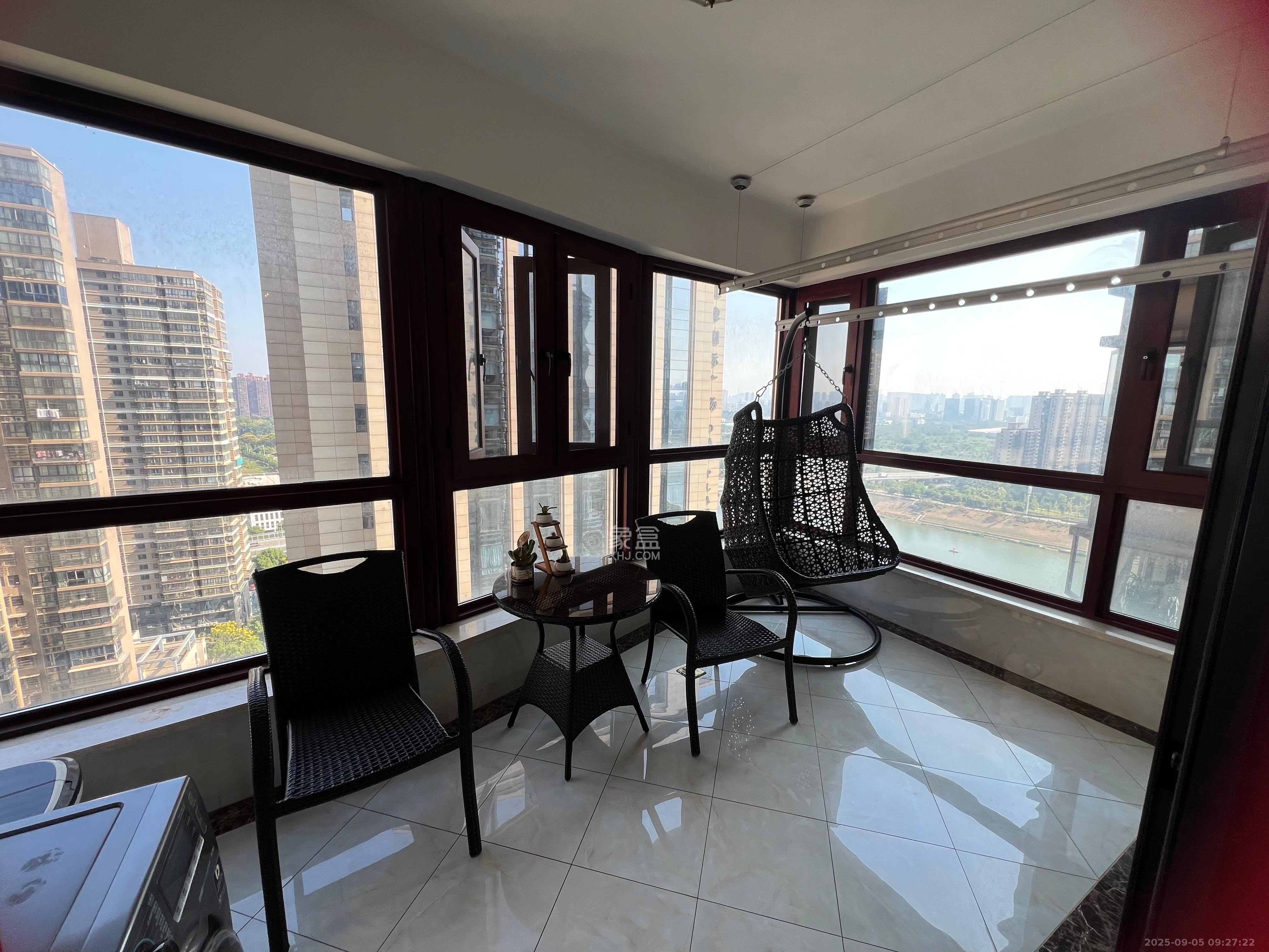 红橡华园(菲莎公馆)  4室2厅1卫    4200.0元/月室内图