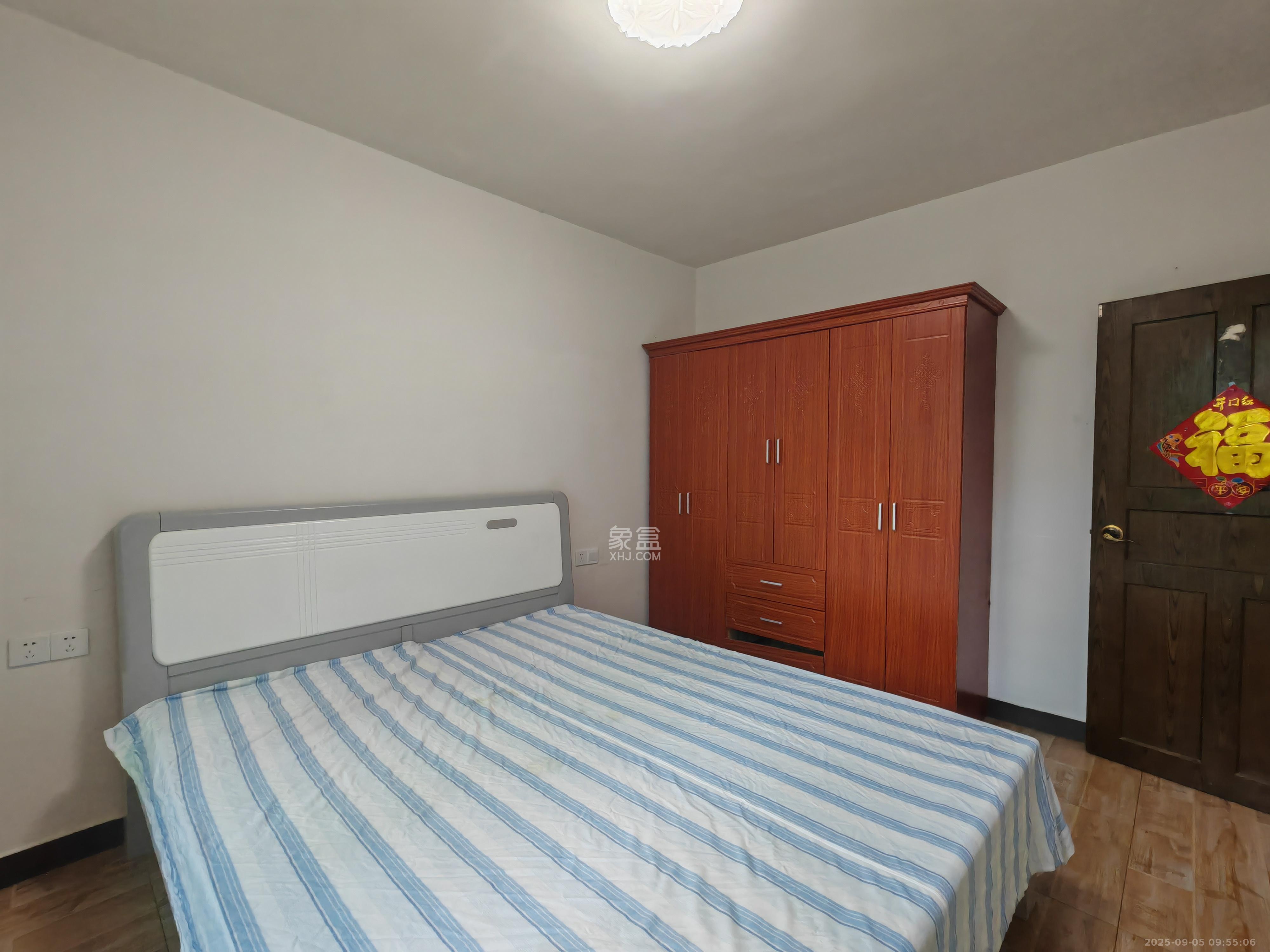 岳北社区 2室2厅1卫 2000.0元/月 岳北社区 2室2厅1卫 2000.0元/月室内图