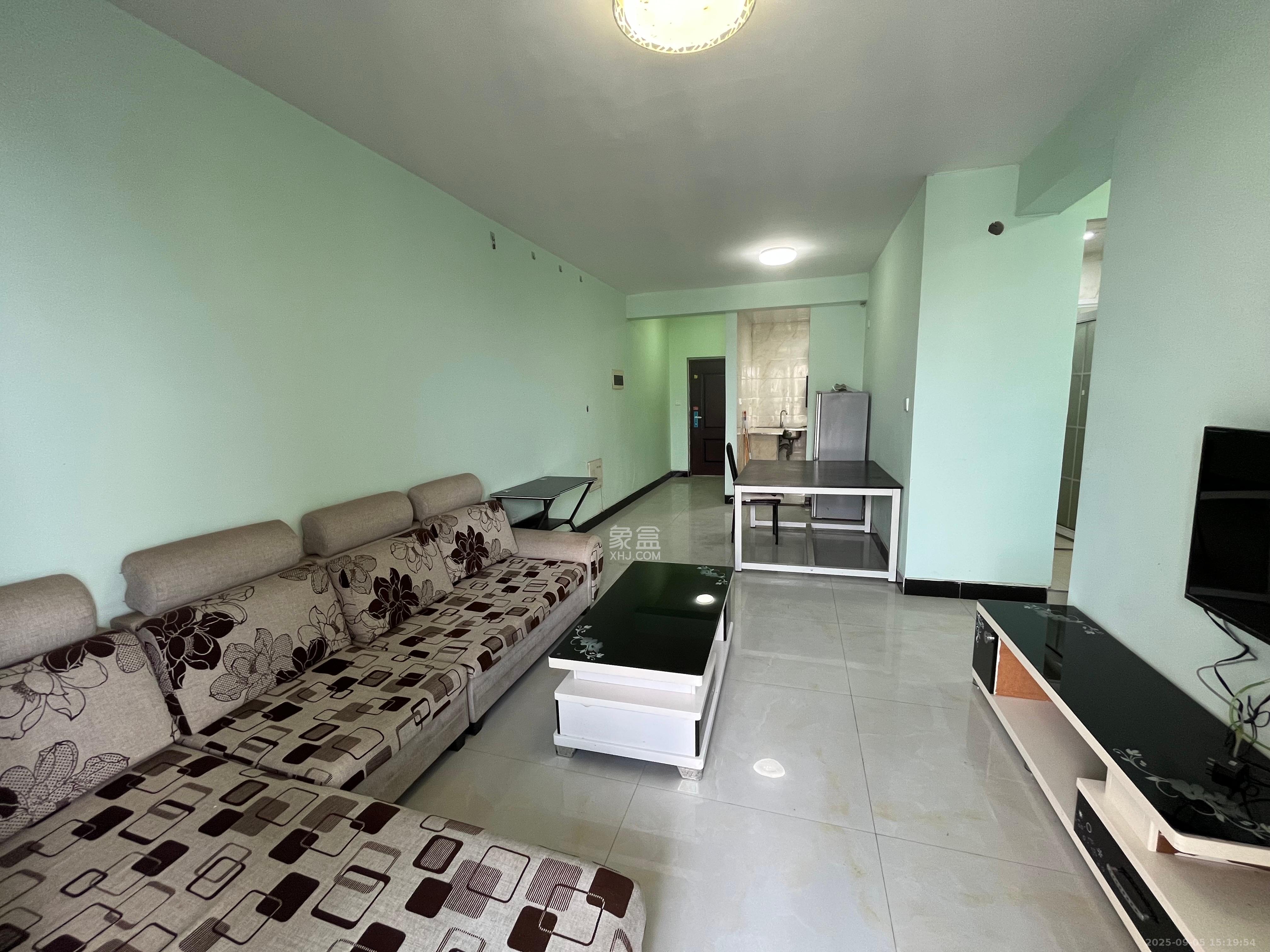 蓝光幸福满庭  3室2厅1卫    1800.0元/月