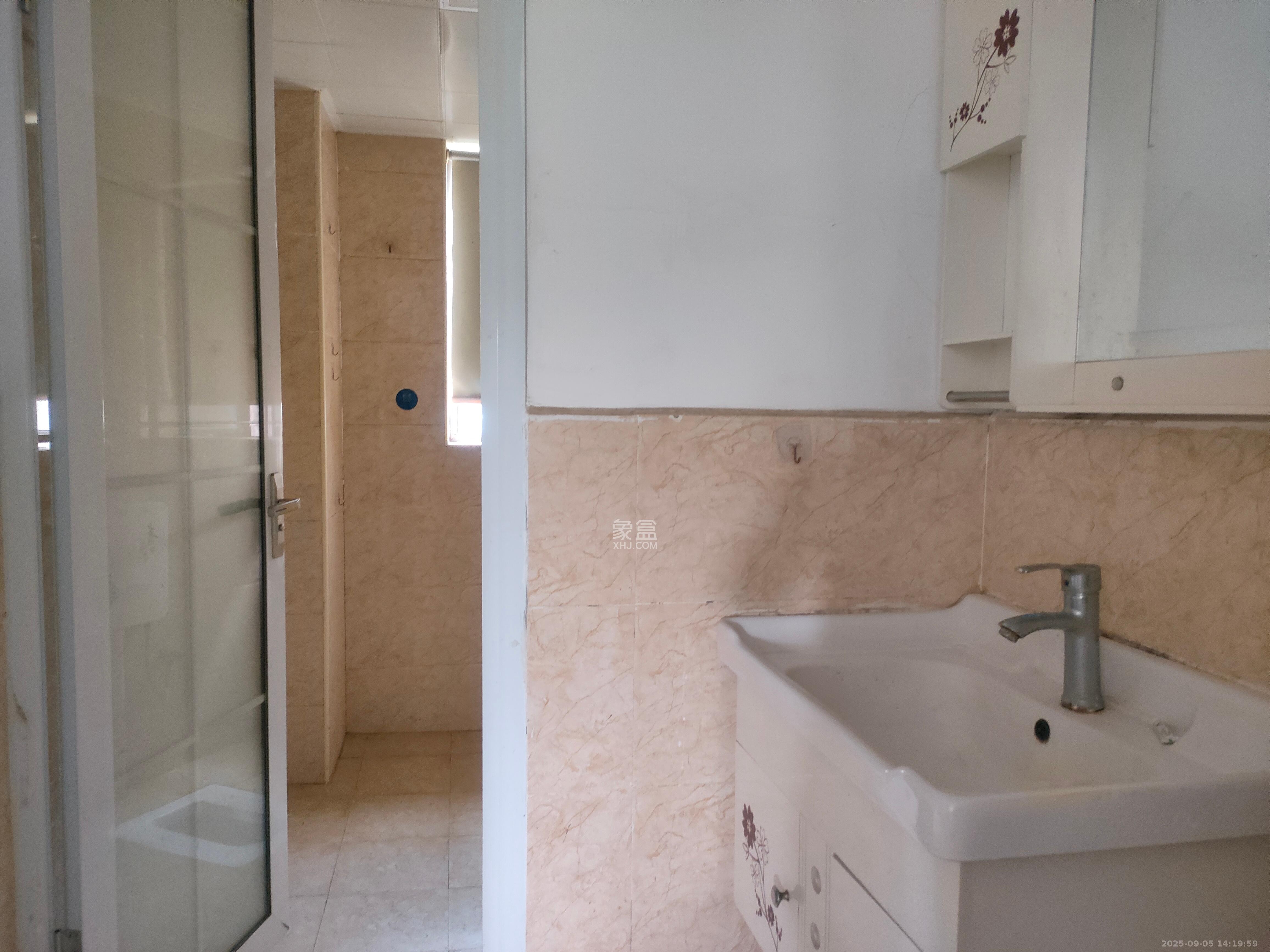 八方小区B区  3室2厅2卫    4000.0元/月室内图