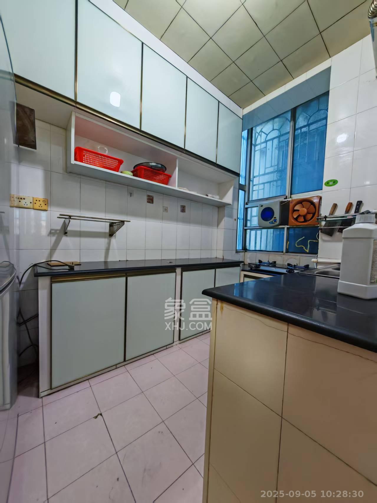 湘华公寓  3室2厅1卫    1900.0元/月 湘华公寓  3室2厅1卫    1900.0元/月室内图