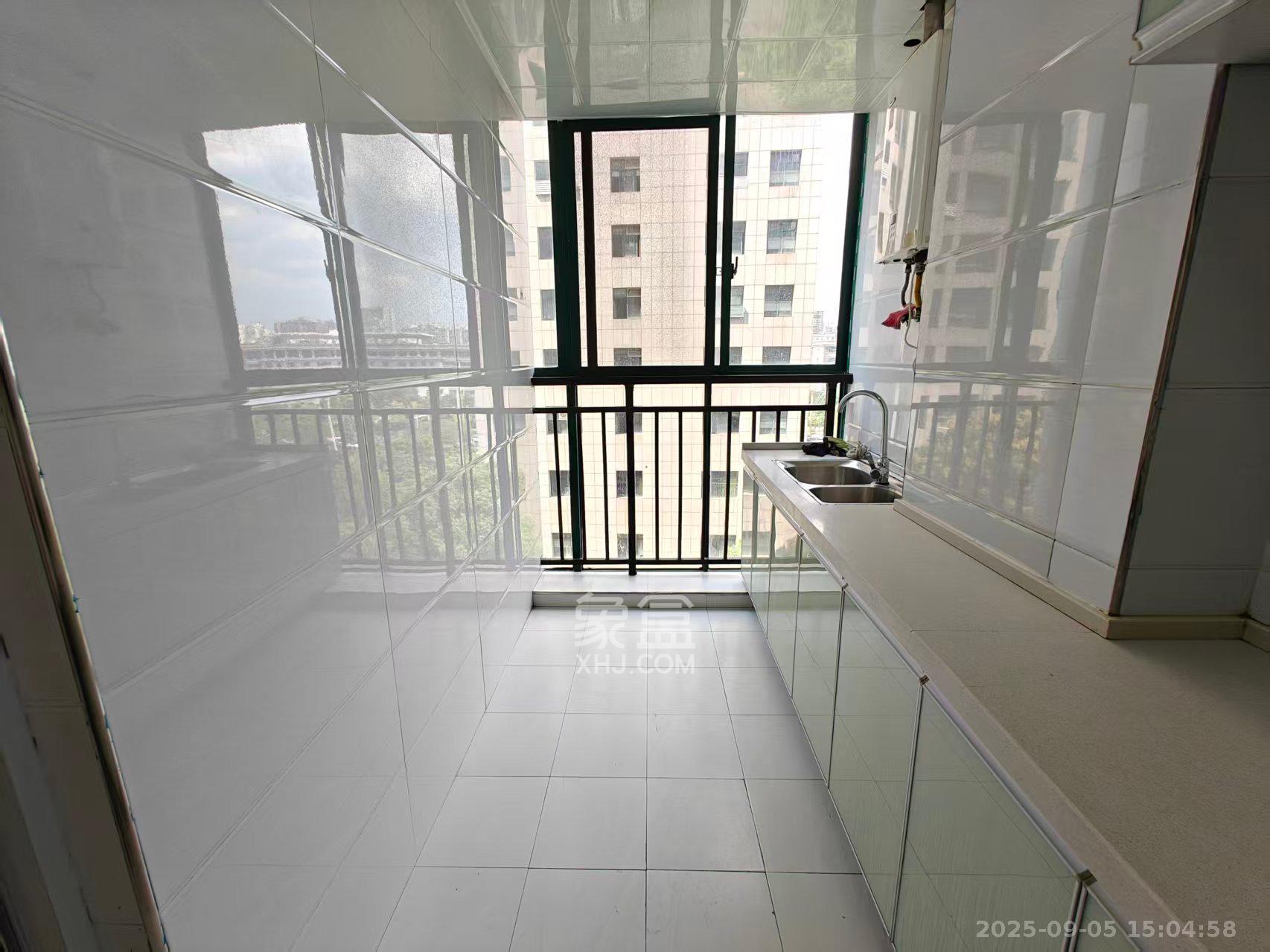 星城荣域  3室2厅1卫    2600.0元/月室内图