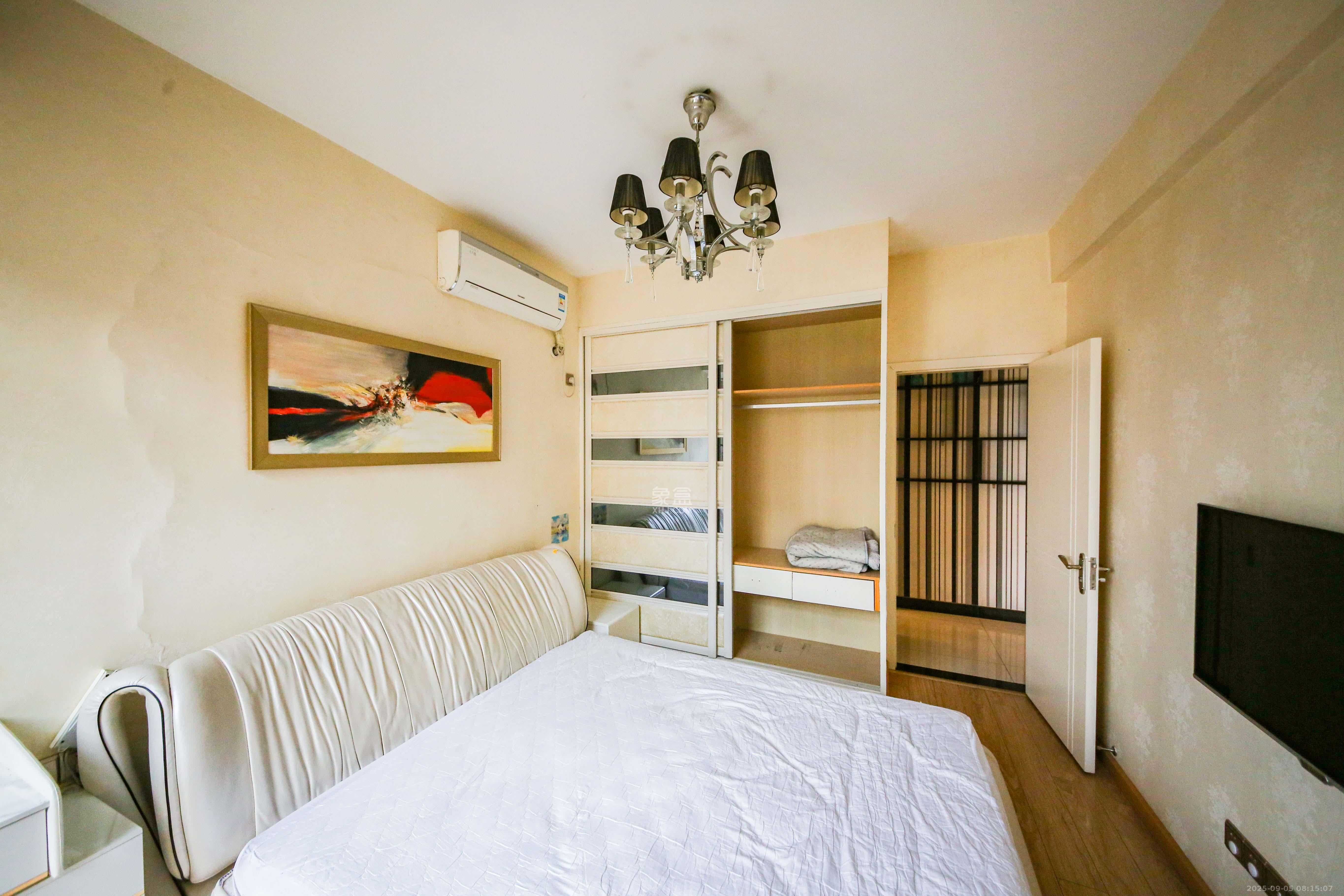 康斯丹郡(融程领秀佳园) 1室2厅1卫 68.0万 康斯丹郡(融程领秀佳园) 1室2厅1卫 68.0万卧室