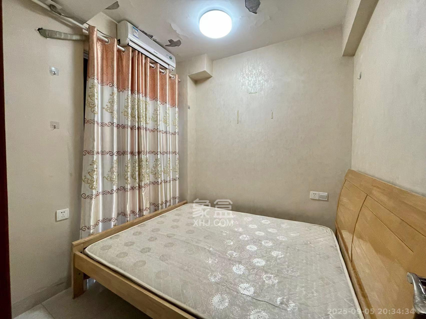 华城广场  2室2厅1卫    2200.0元/月室内图