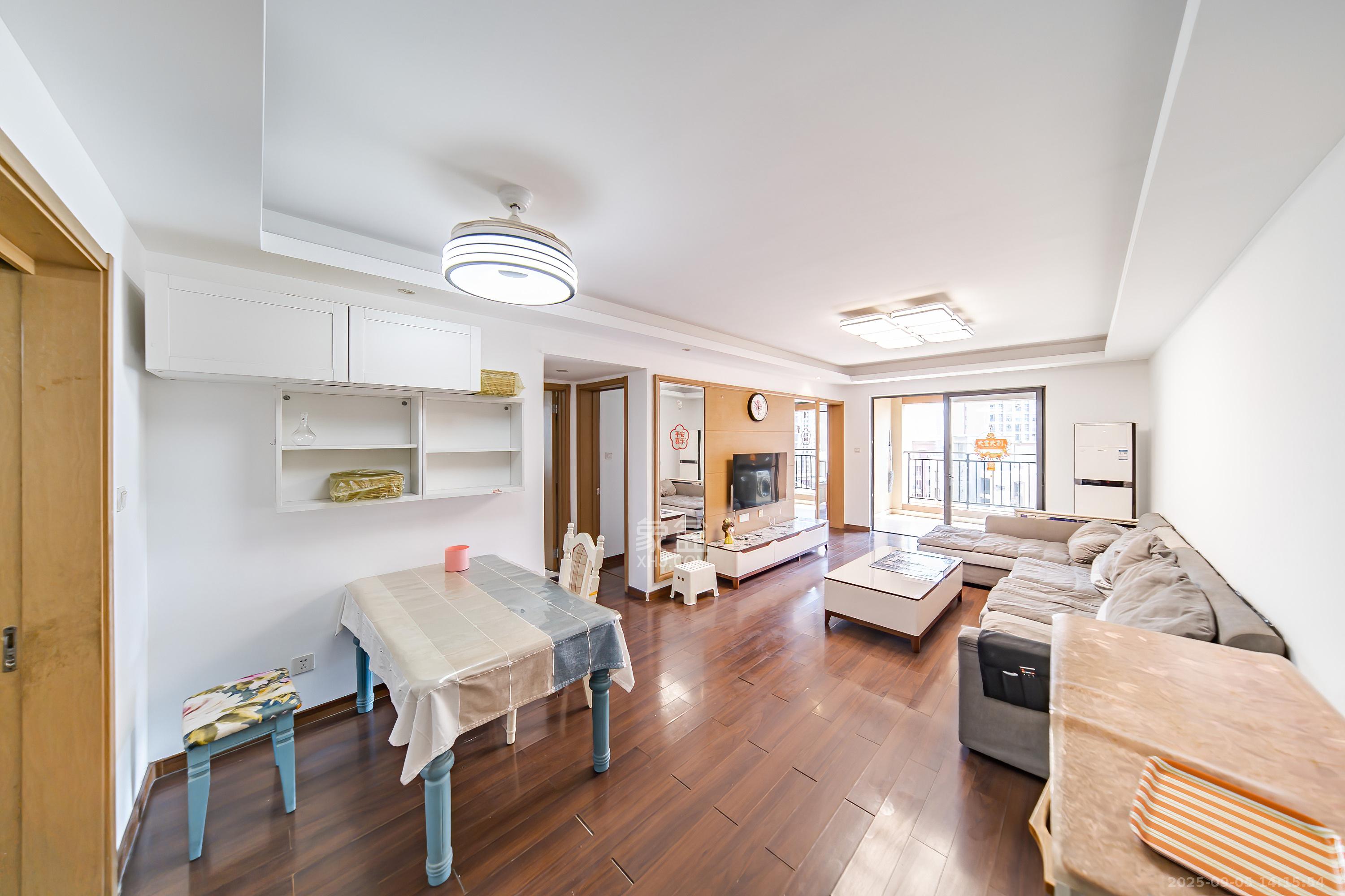 万科白鹭郡 3室2厅1卫 105.0万 万科白鹭郡 3室2厅1卫 105.0万客厅