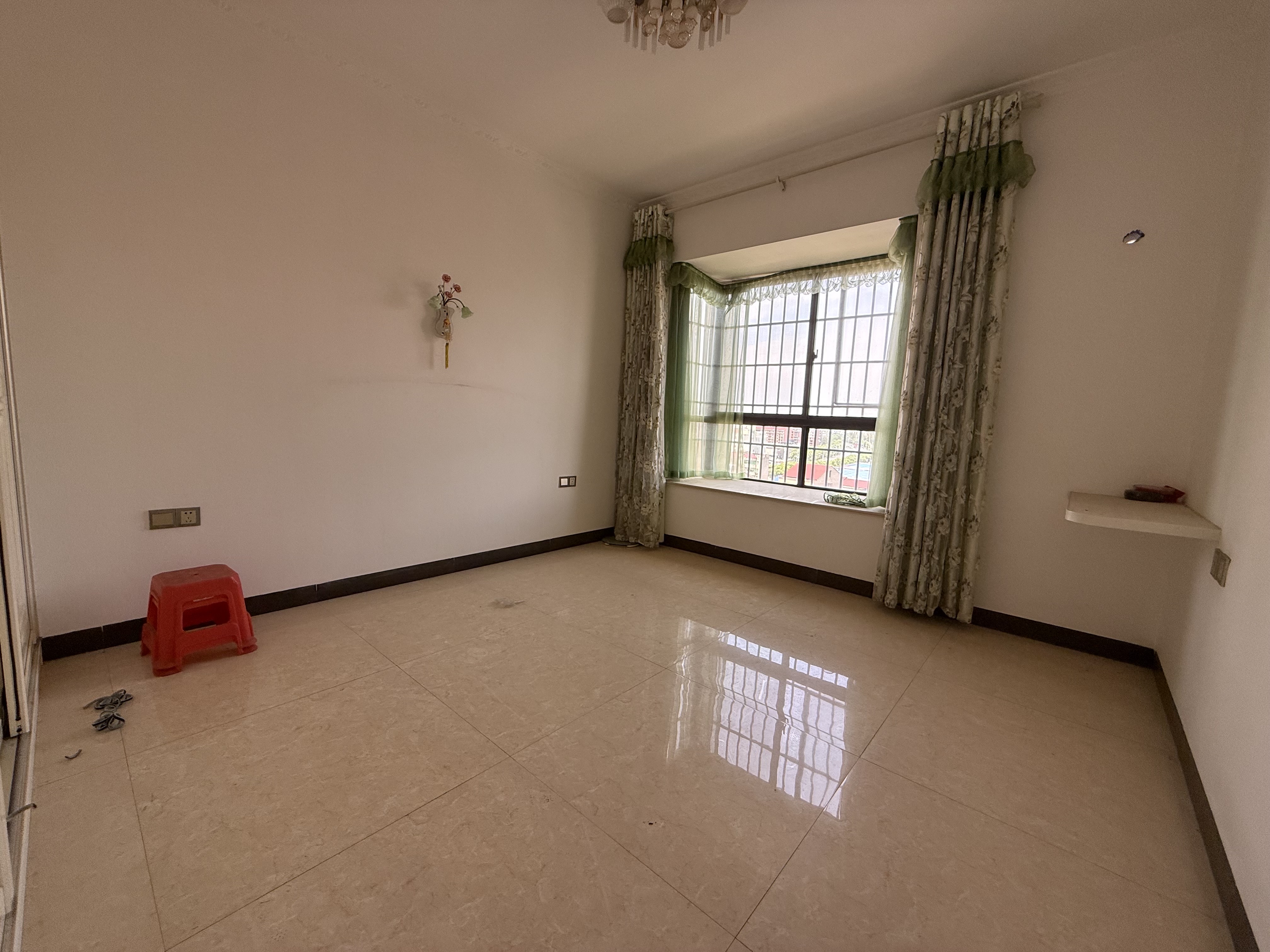 盛世东方 3室2厅2卫 93.8万 盛世东方 3室2厅2卫 93.8万客厅