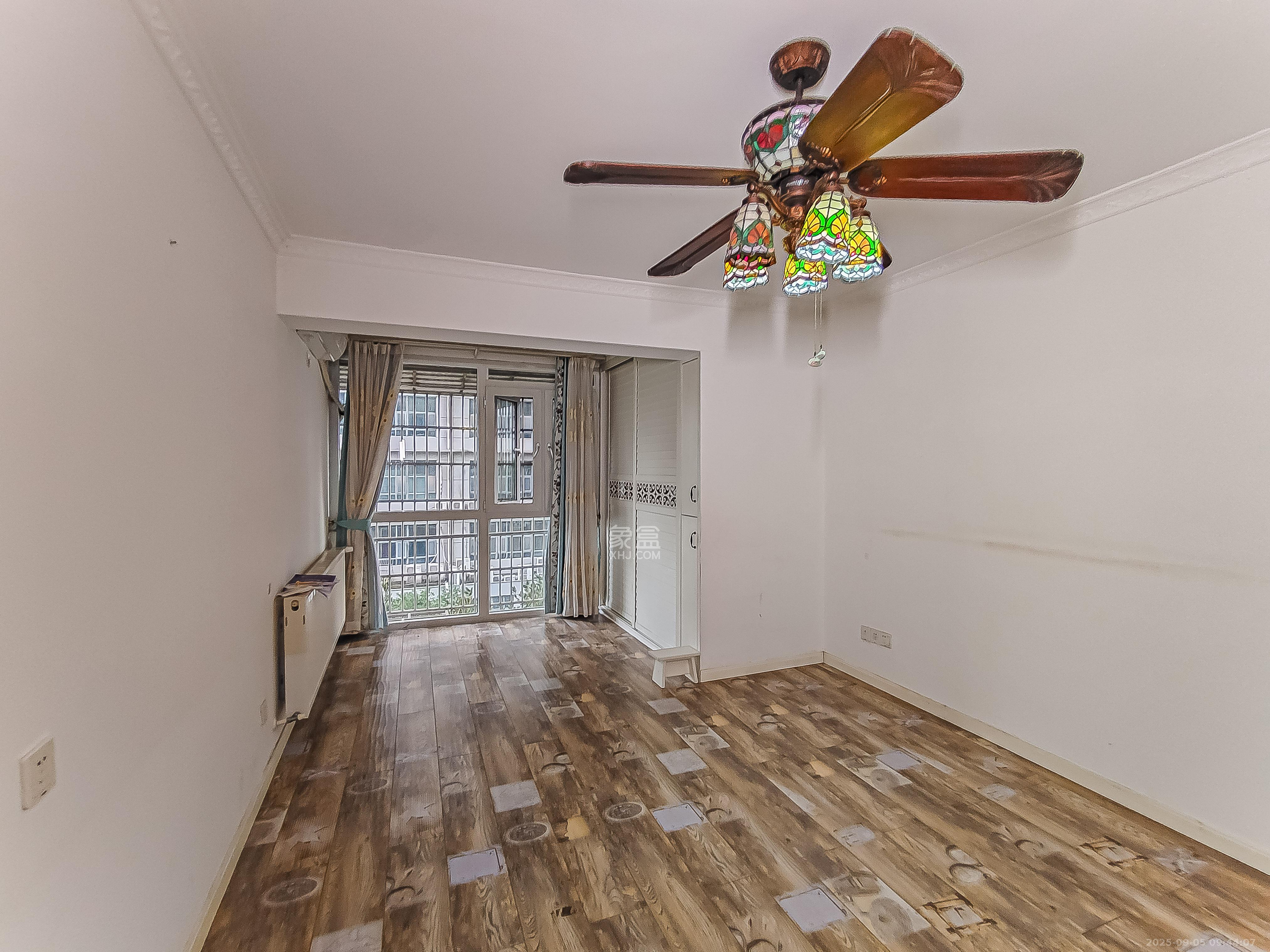 香格里嘉园  5室2厅2卫    129.0万卧室