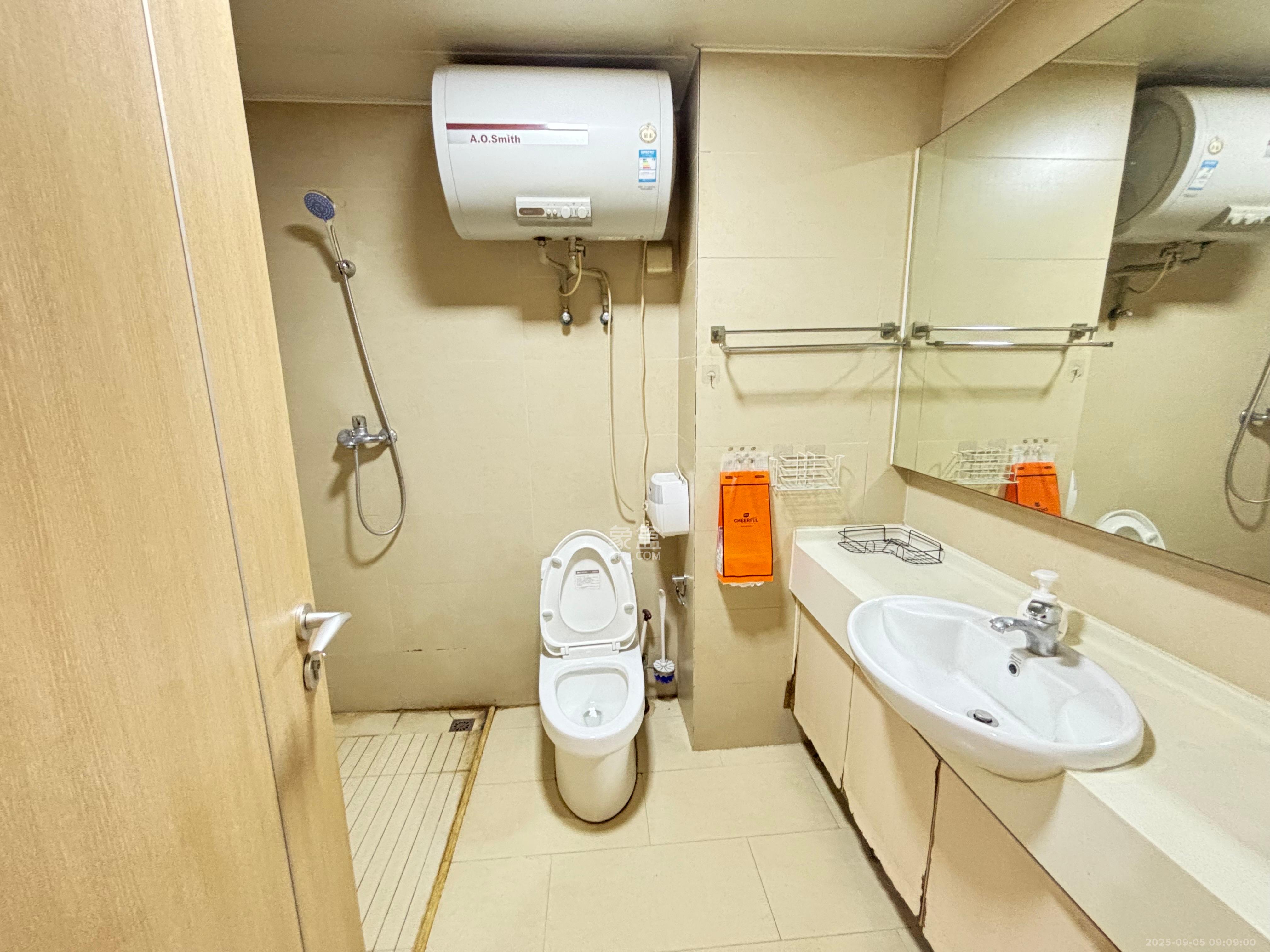 万科金色家园  1室1厅1卫    1400.0元/月 万科金色家园  1室1厅1卫    1400.0元/月室内图