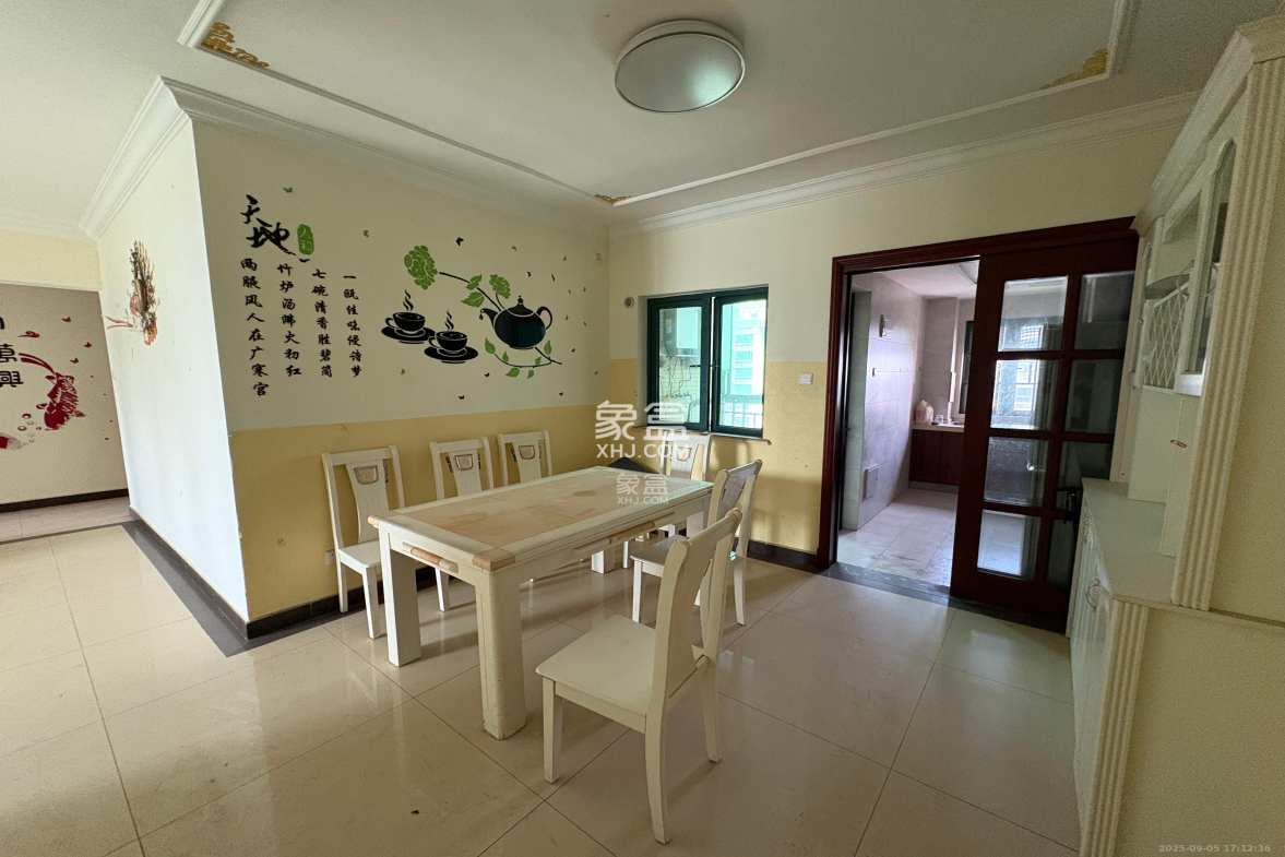 恒大雅苑 3室2厅2卫 2500.0元/月 恒大雅苑 3室2厅2卫 2500.0元/月室内图