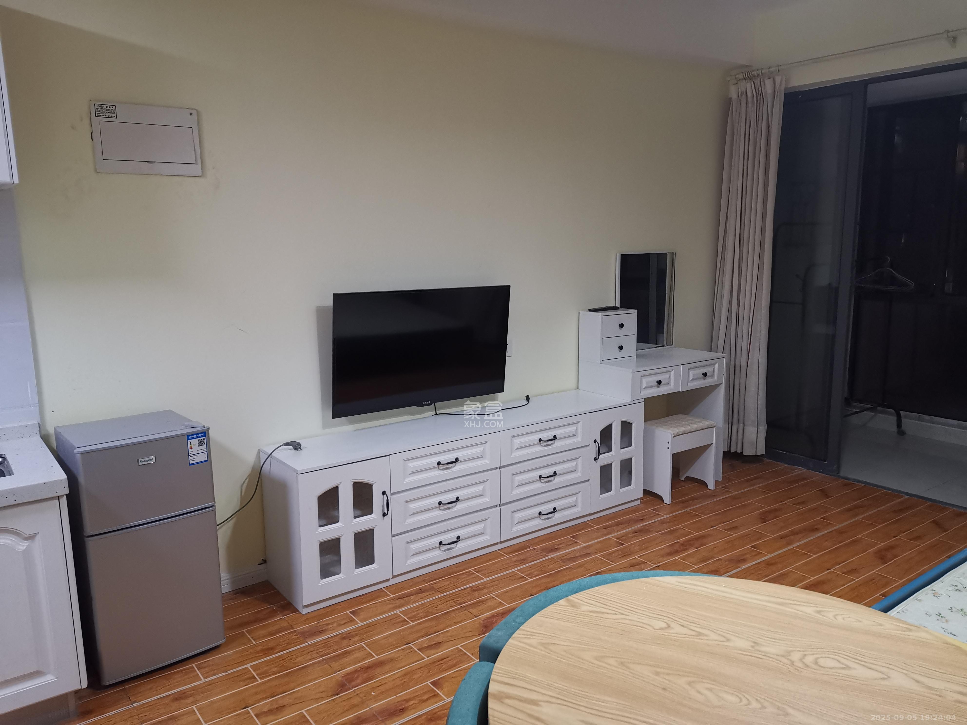 中交里城 1室1厅1卫 1680.0元/月 中交里城 1室1厅1卫 1680.0元/月室内图