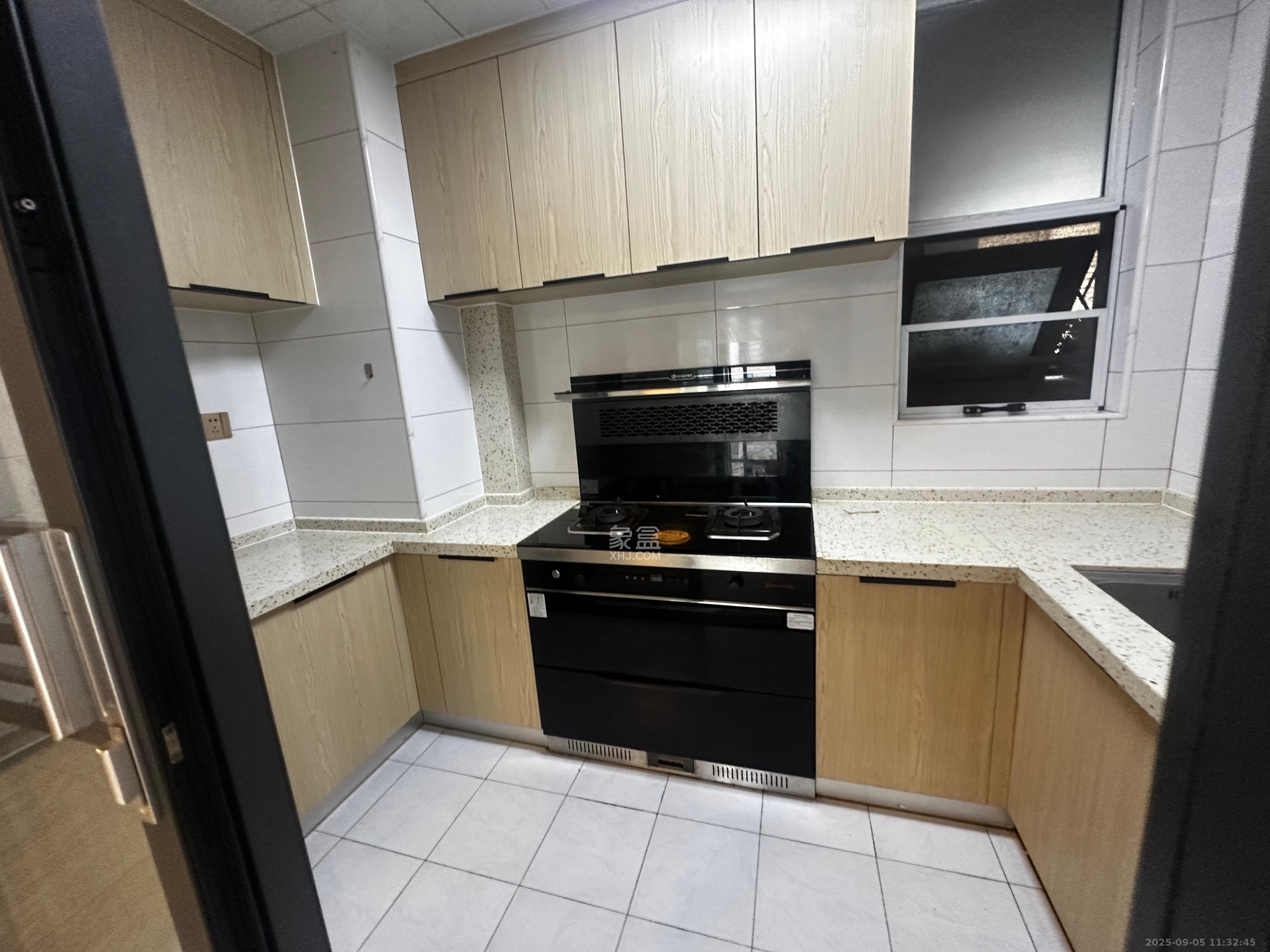 新华联梦想城  3室2厅1卫    1800.0元/月室内图