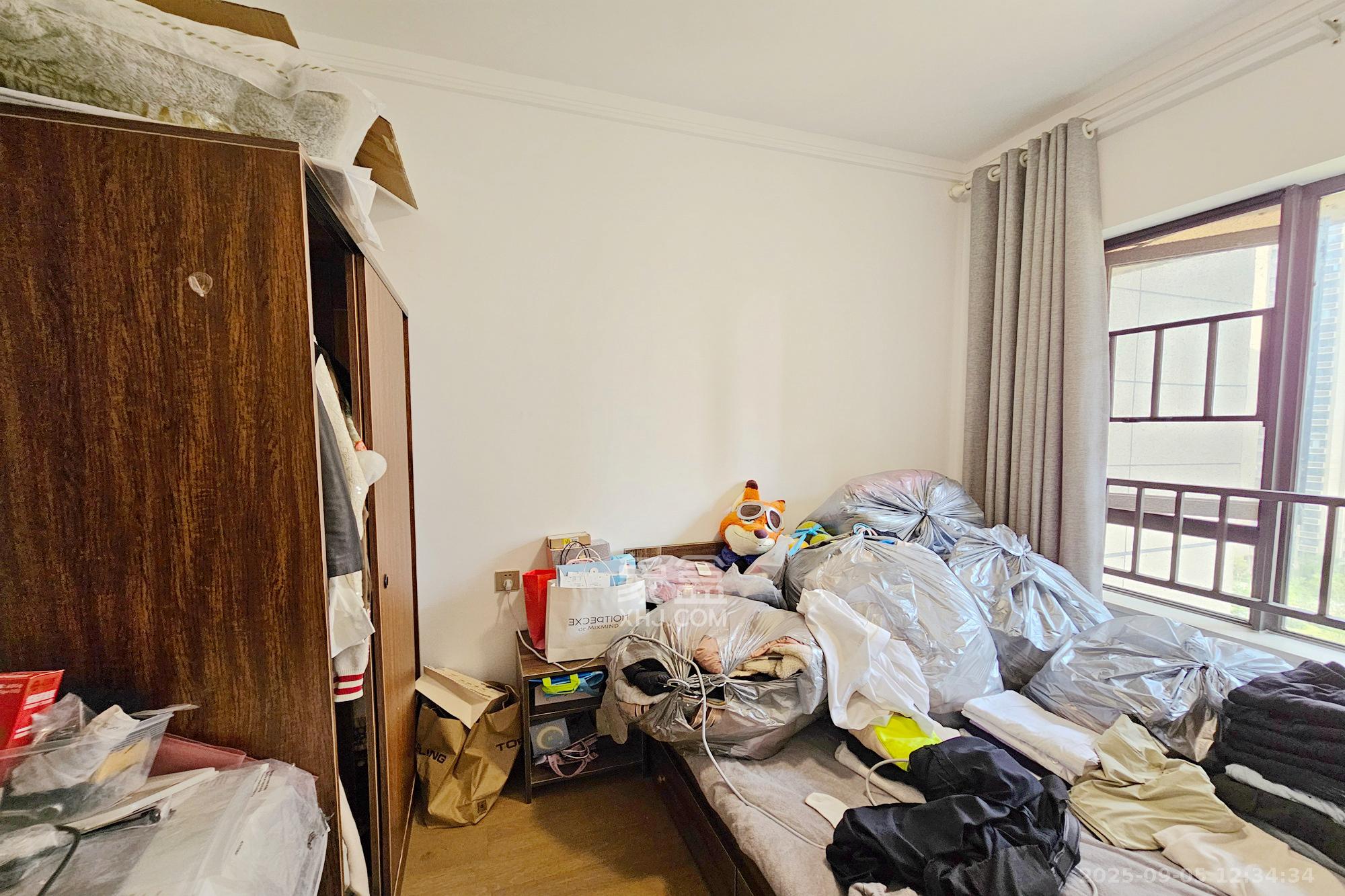 阳光城尚东湾青柠园  3室2厅2卫    96.0万卧室