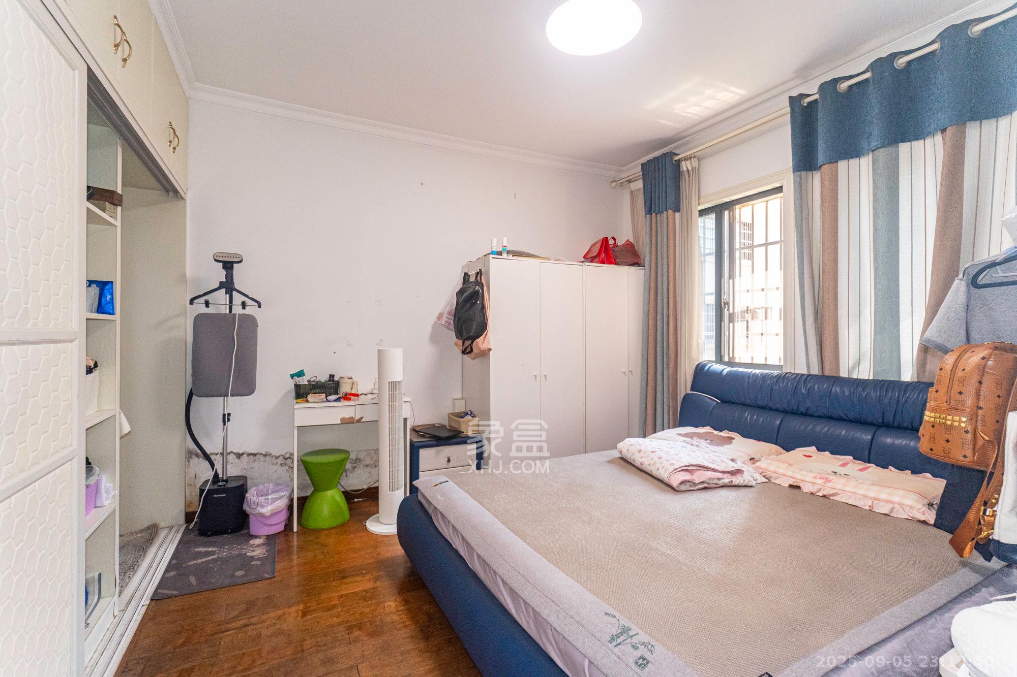 佳美紫郡  3室2厅2卫    65.0万卧室