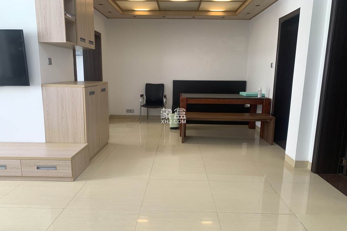 复转军官公寓  1室2厅1卫    2400.0元/月 复转军官公寓  1室2厅1卫    2400.0元/月室内图