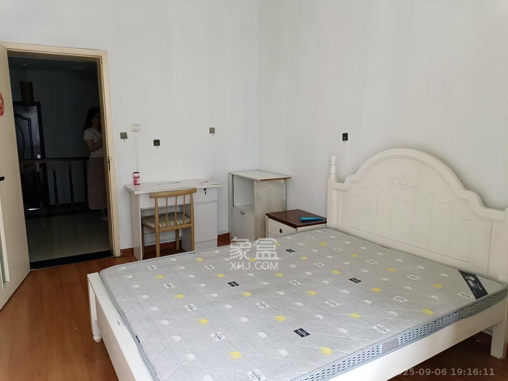 美林景园  1室2厅1卫    800.0元/月 美林景园  1室2厅1卫    800.0元/月室内图1