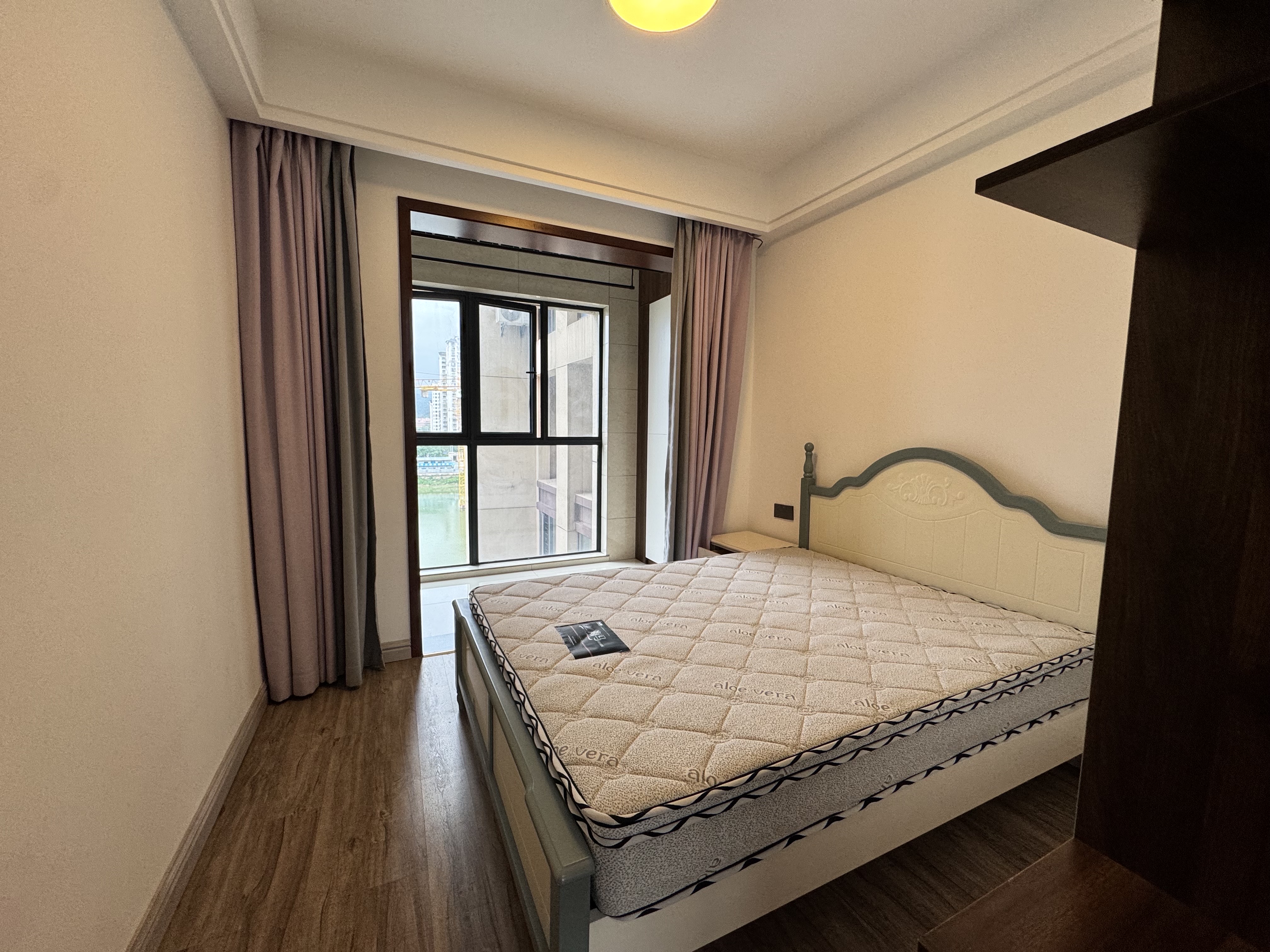 昊天珑璟湾 4室2厅2卫 2300.0元/月 昊天珑璟湾 4室2厅2卫 2300.0元/月室内图