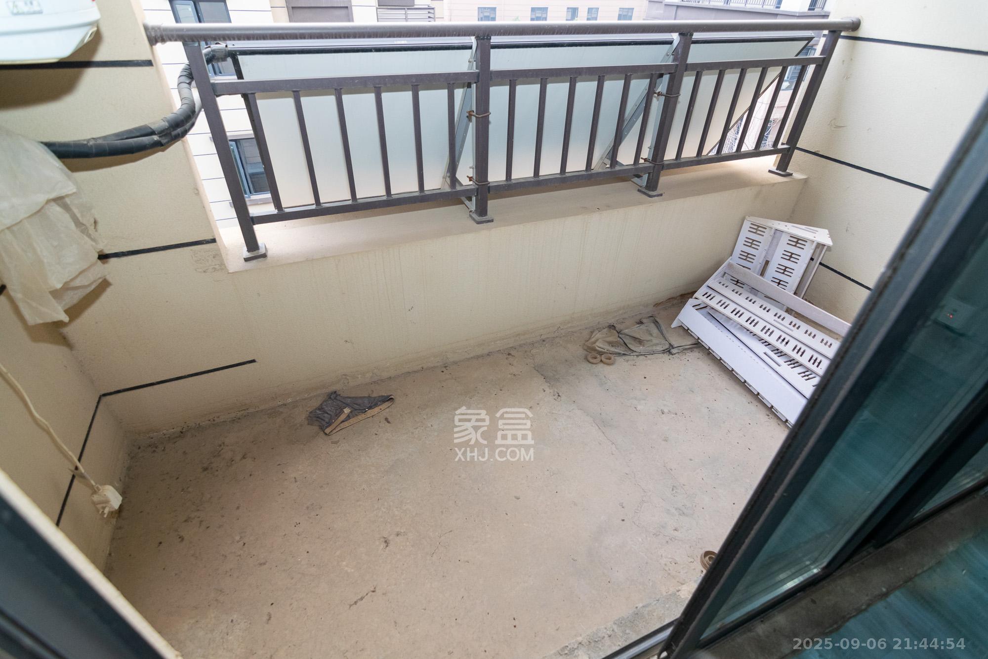 澳海望洲府  3室2厅2卫    59.8万 澳海望洲府  3室2厅2卫    59.8万阳台