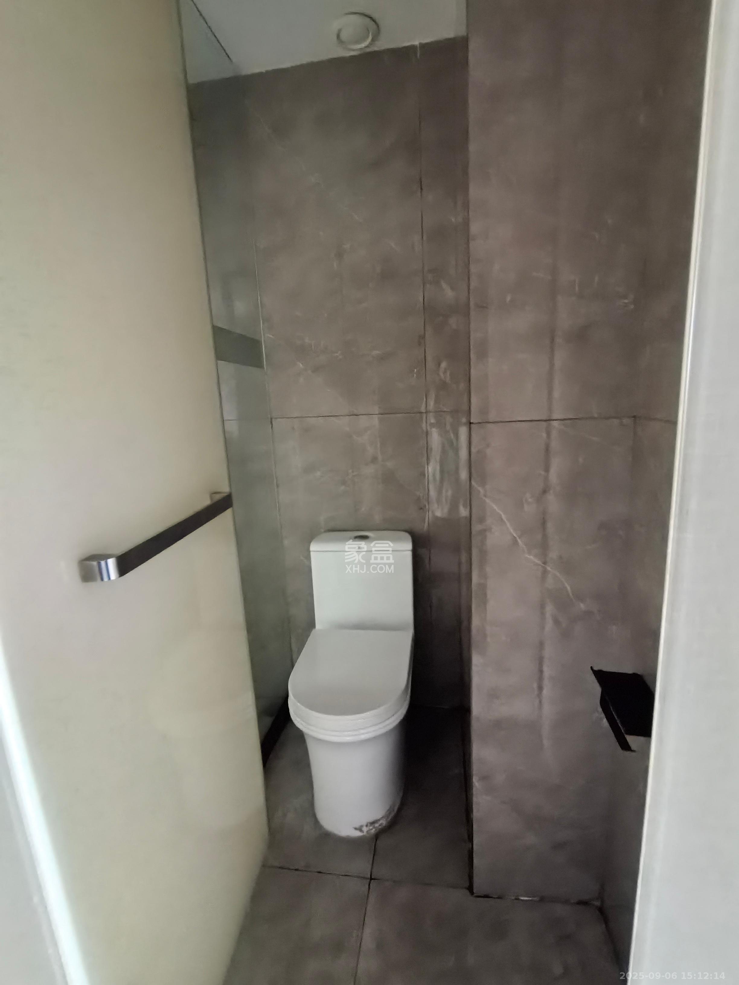 明大佳园  1室1厅1卫    1700.0元/月室内图