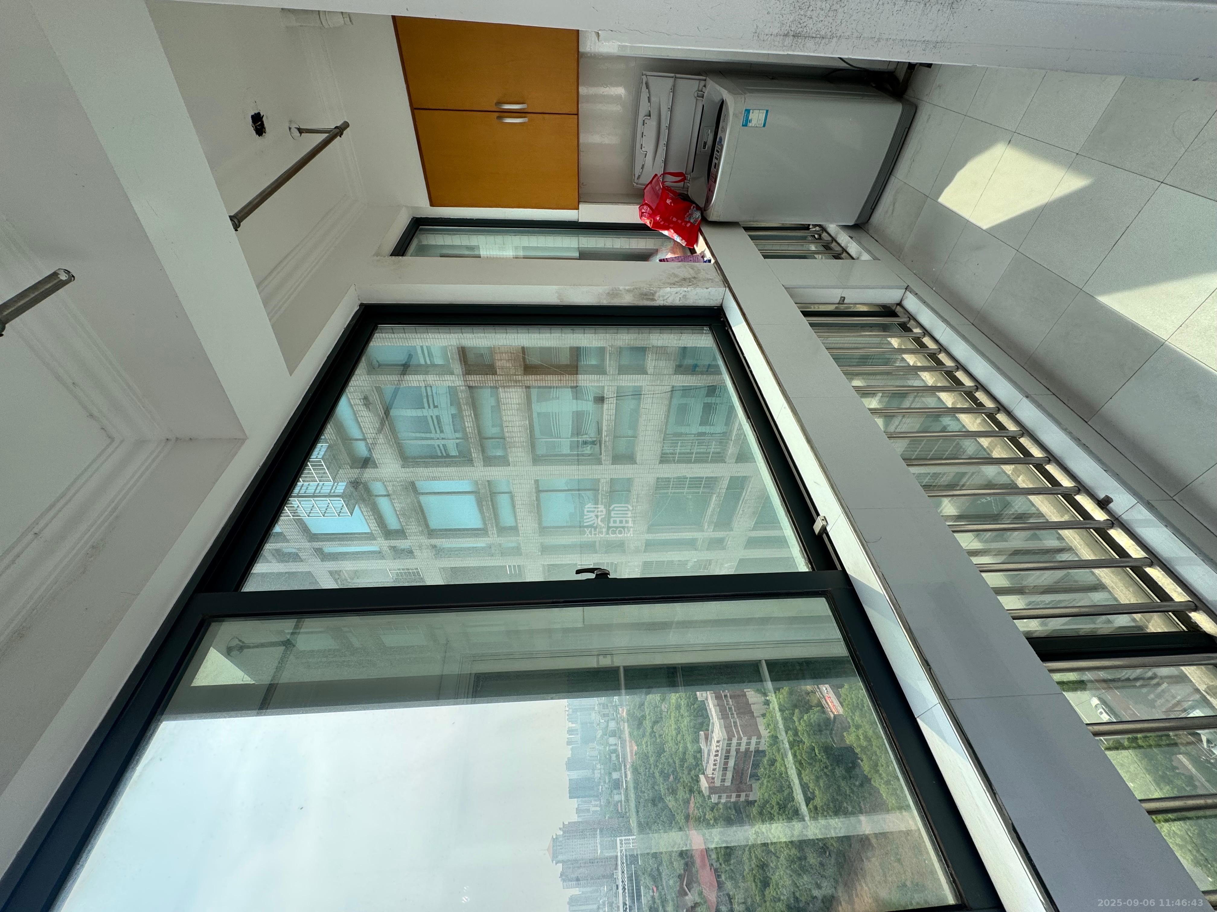 芙蓉蓉苑  2室1厅1卫    2500.0元/月室内图