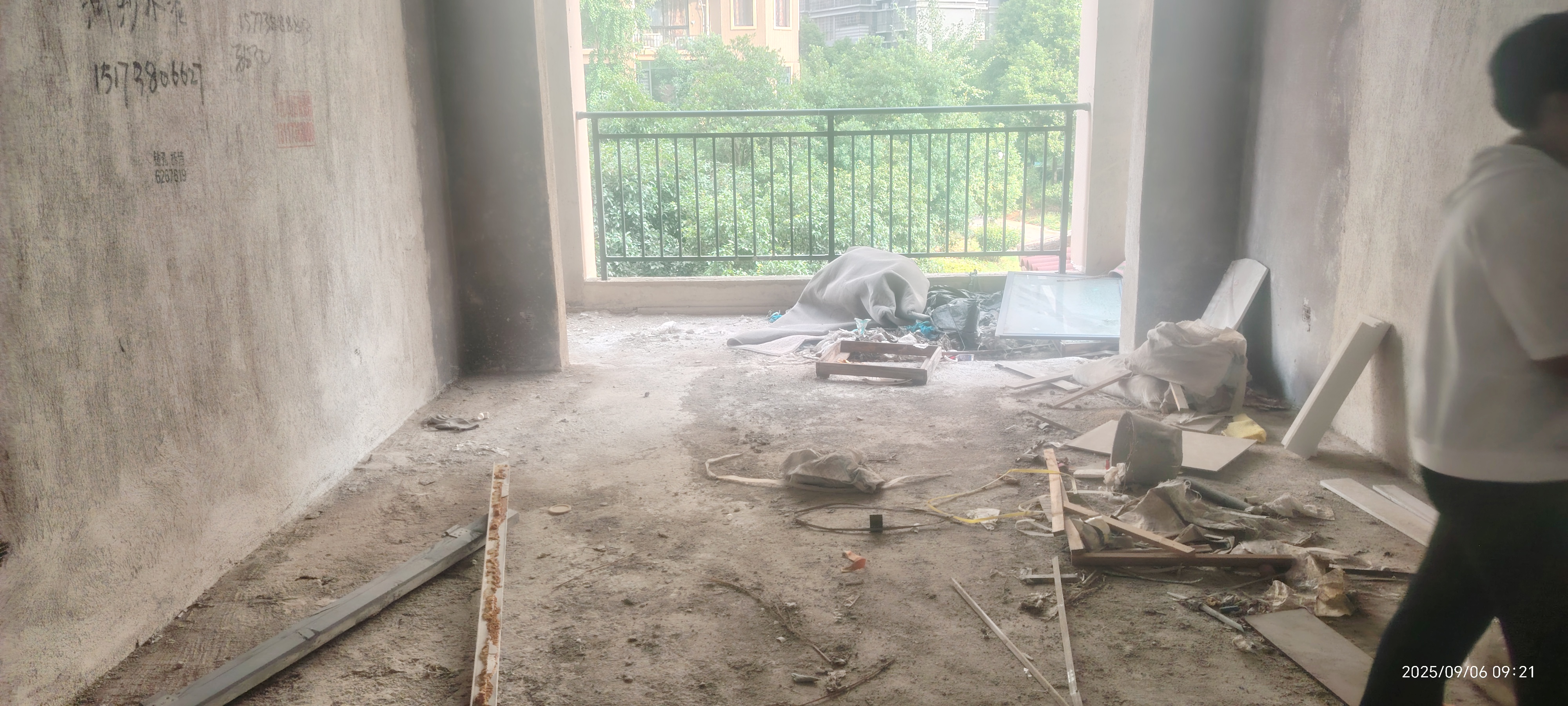 华剑首郡+五江珑悦 4室2厅2卫 68.8万 华剑首郡+五江珑悦 4室2厅2卫 68.8万客厅