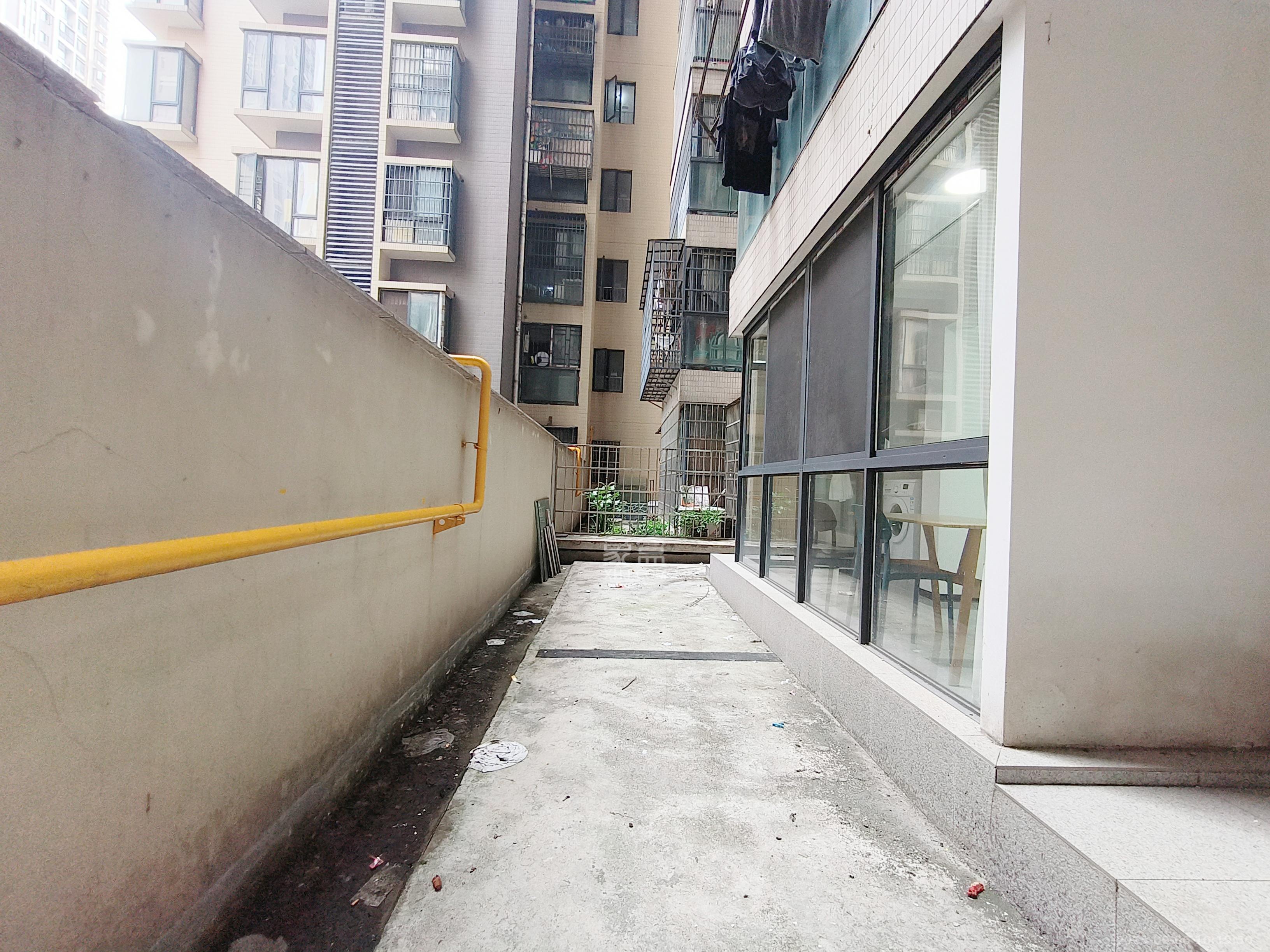 蓝山郡  3室2厅1卫    2100.0元/月 蓝山郡  3室2厅1卫    2100.0元/月室内图