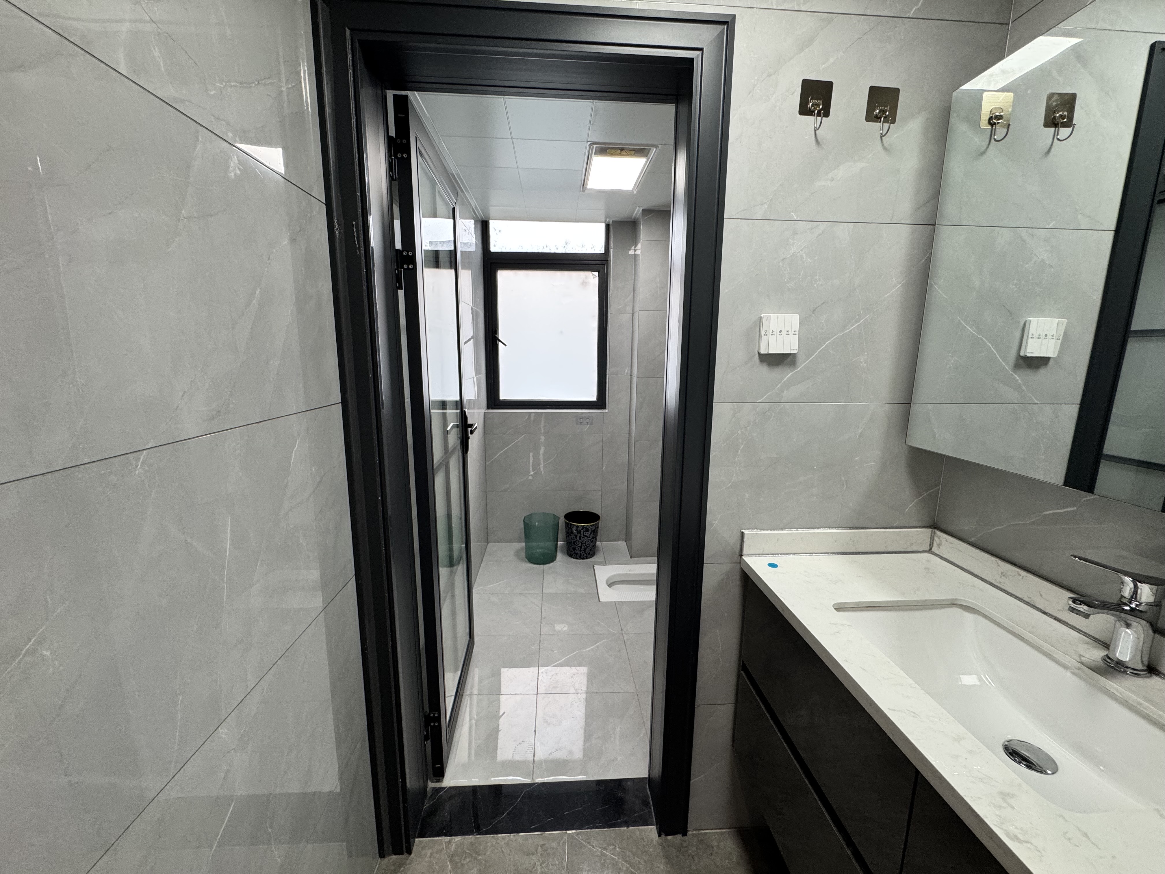 昊天珑璟湾 4室2厅2卫 2300.0元/月 昊天珑璟湾 4室2厅2卫 2300.0元/月室内图