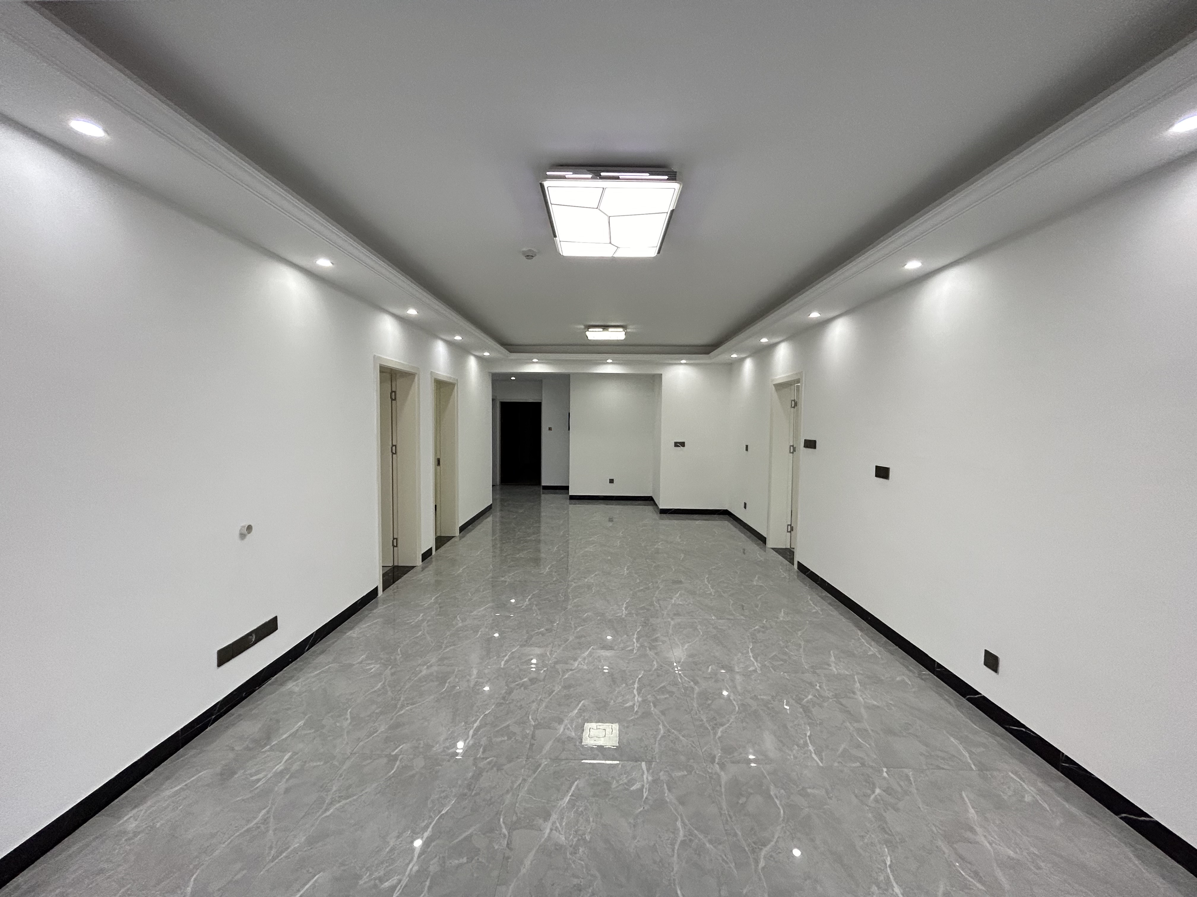 南门口安置小区一期  3室2厅2卫   2000.00元/月室内图