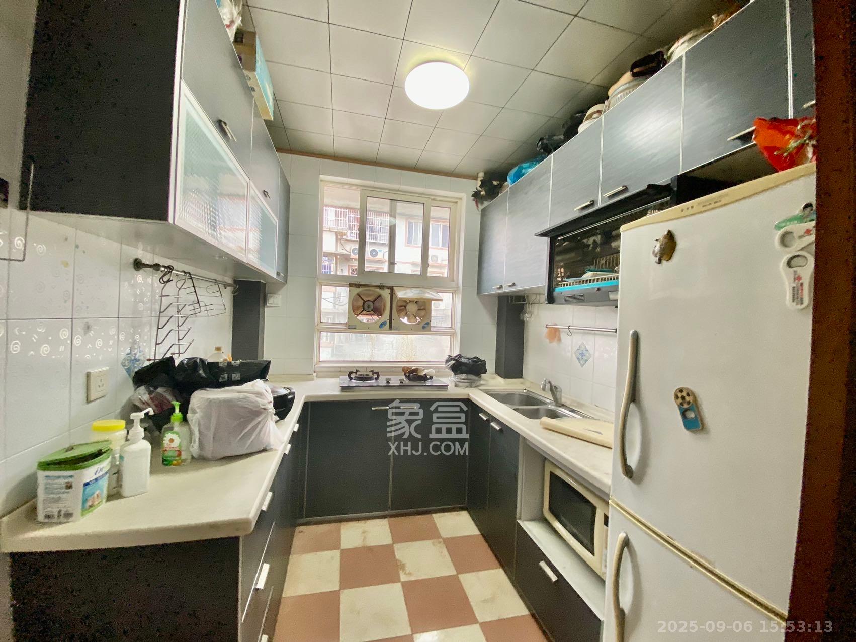 德政园  4室2厅2卫    2200.0元/月室内图