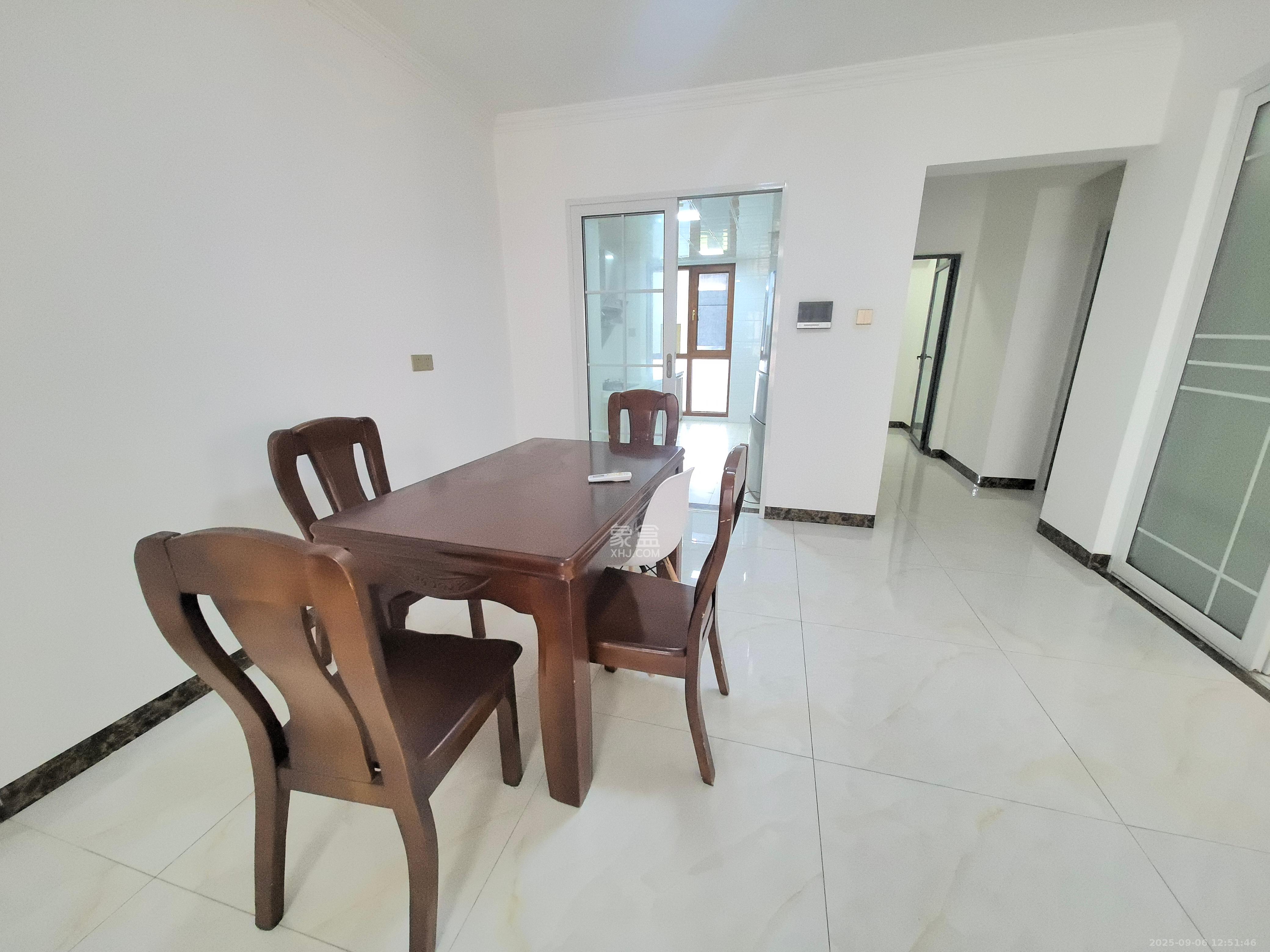 半山壹号  3室2厅2卫    2600.0元/月 半山壹号  3室2厅2卫    2600.0元/月室内图