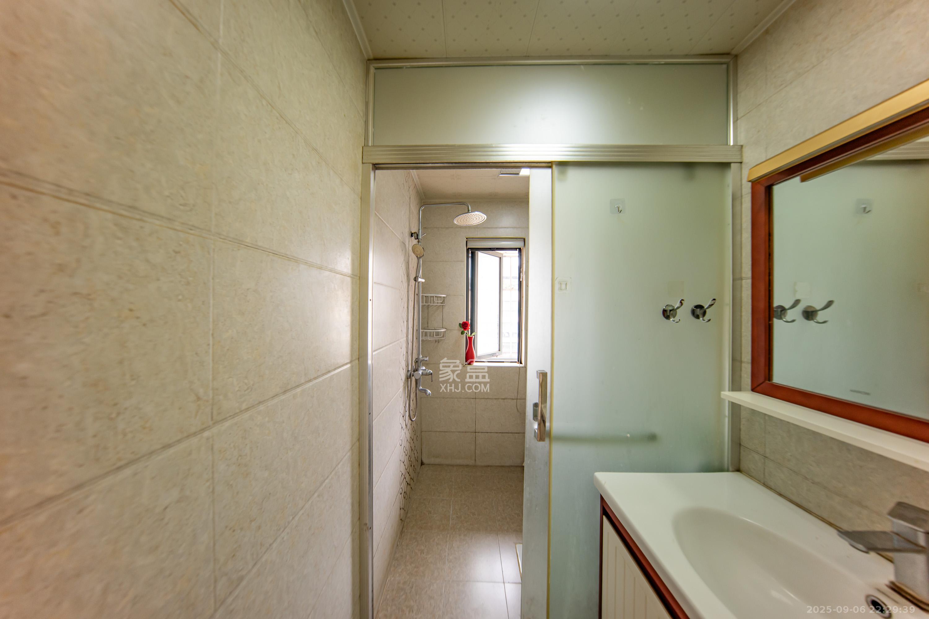 枫华府第  3室2厅1卫    79.0万 枫华府第  3室2厅1卫    79.0万卫生间