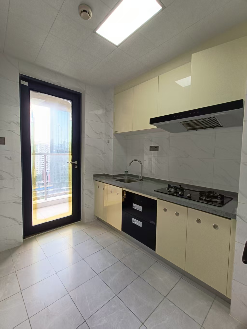 尚运上品 3室2厅2卫 5300.0元/月 尚运上品 3室2厅2卫 5300.0元/月室内图