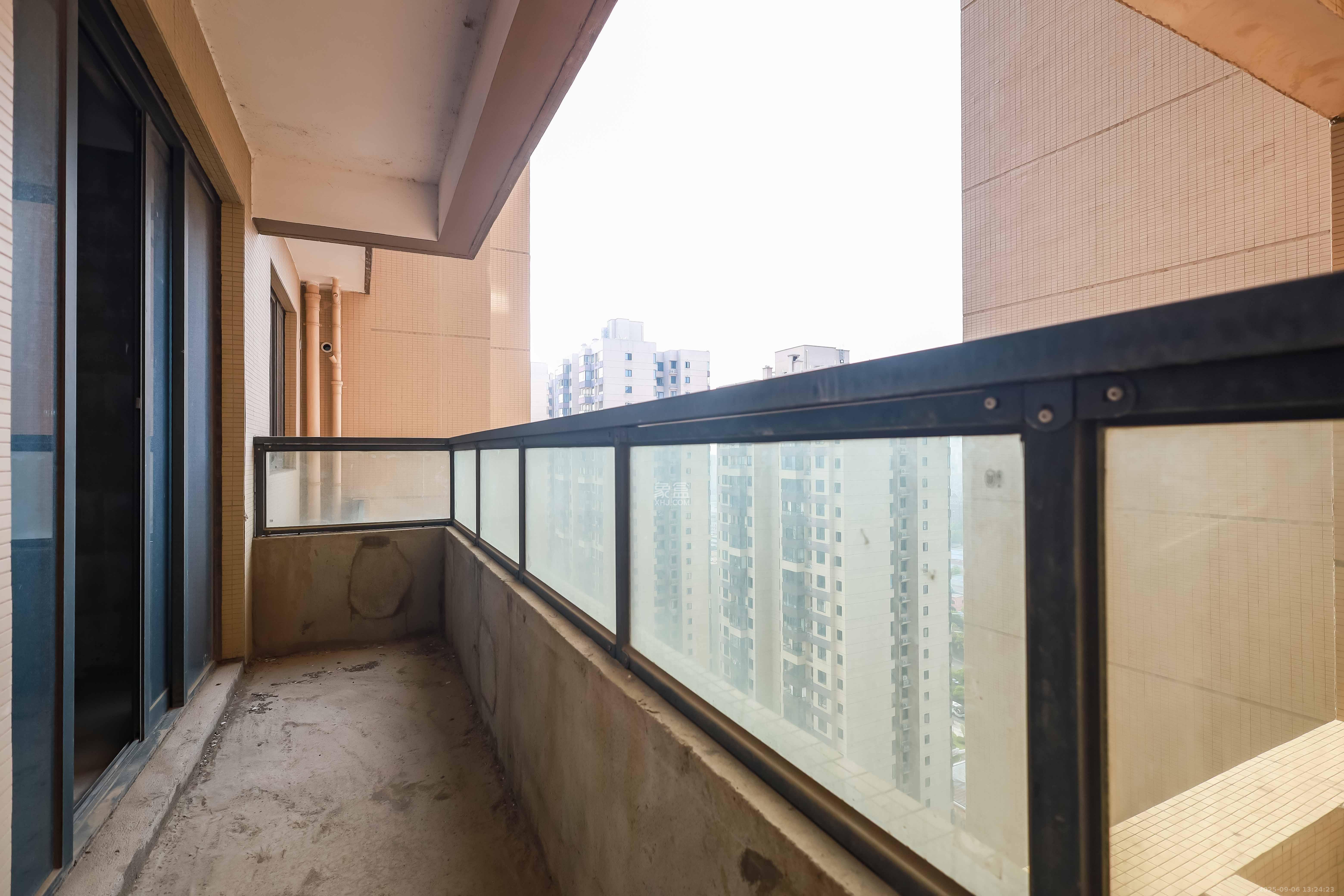 长房云时代 4室2厅2卫 115.0万 长房云时代 4室2厅2卫 115.0万阳台