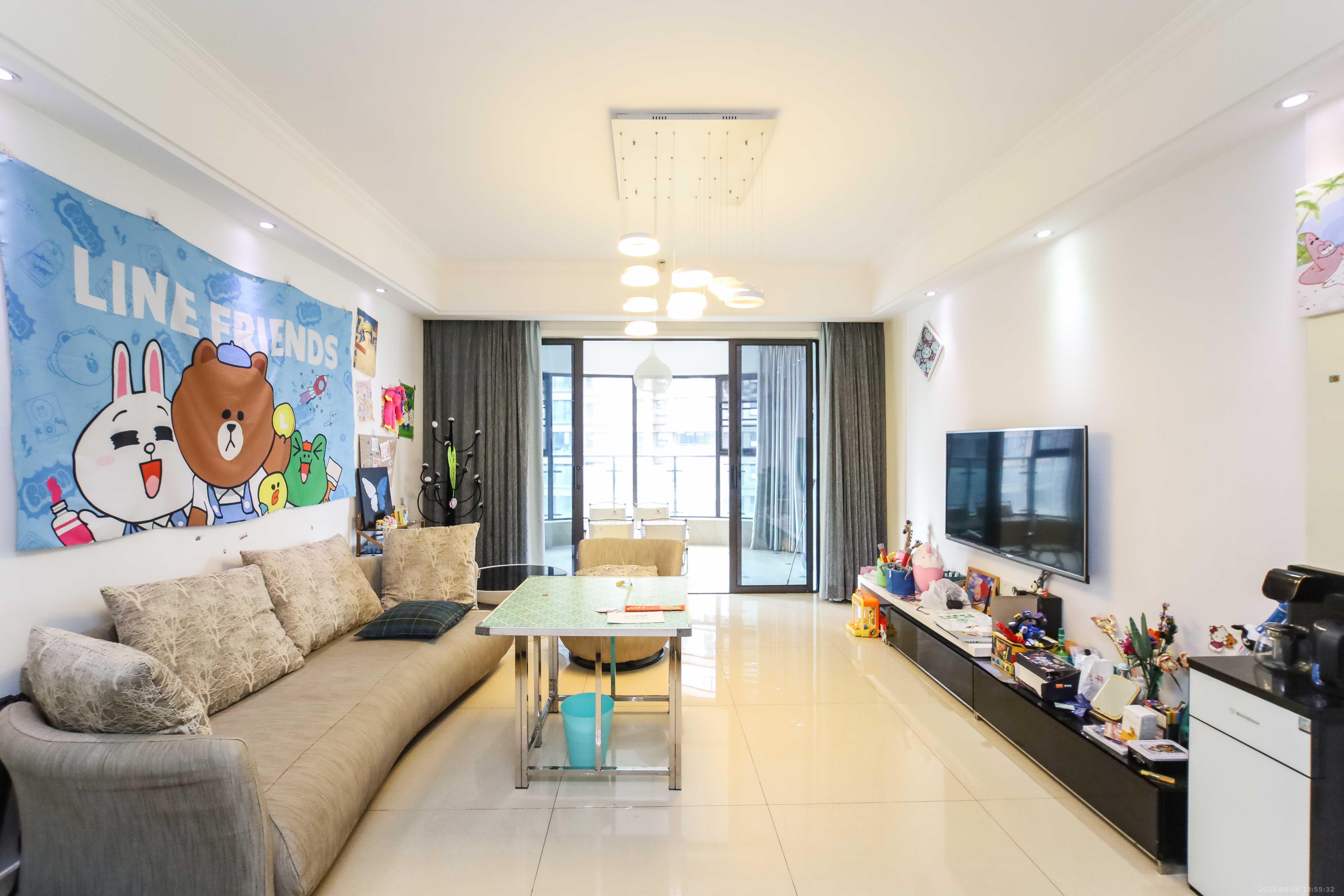 红橡华园(菲莎公馆)  3室2厅2卫    148.0万 红橡华园(菲莎公馆)  3室2厅2卫    148.0万客厅