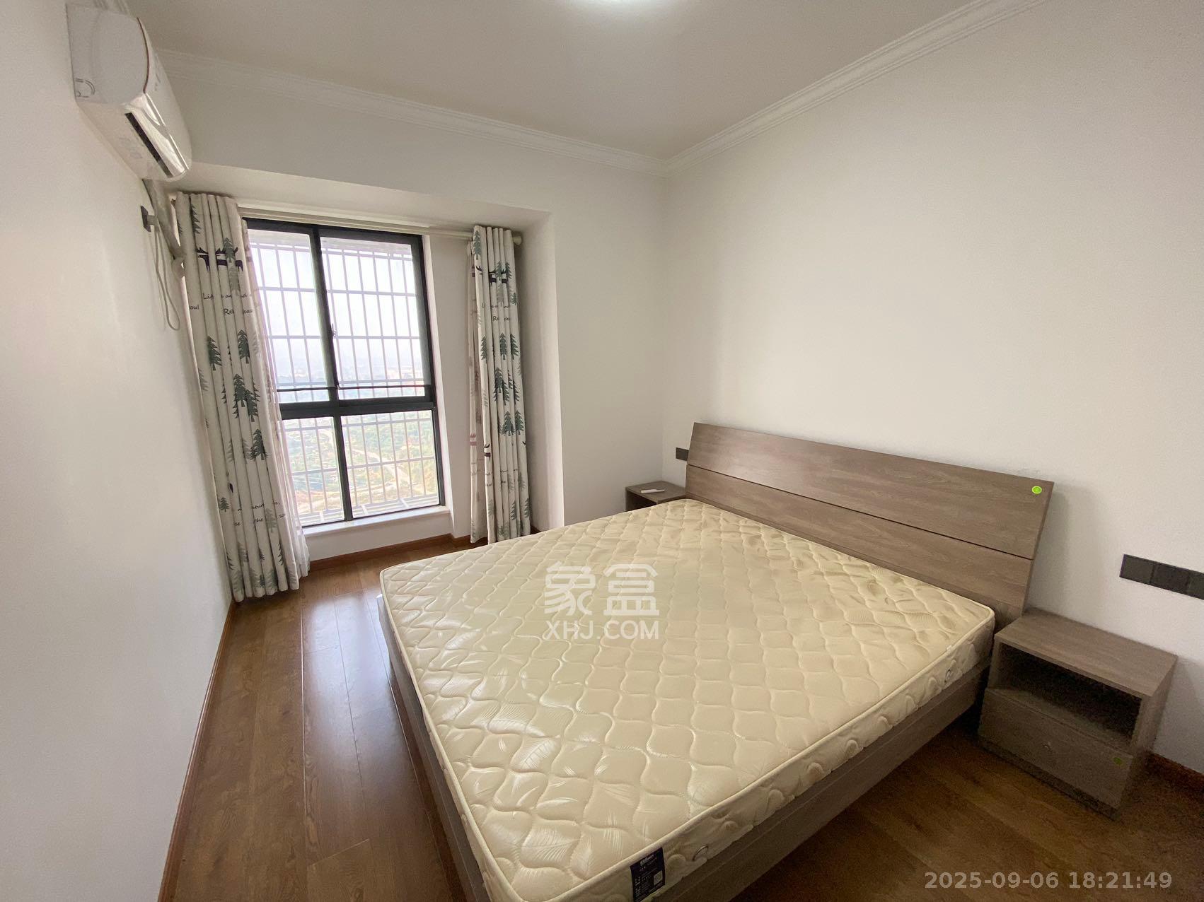 悦湖山  3室2厅2卫    2300.0元/月室内图