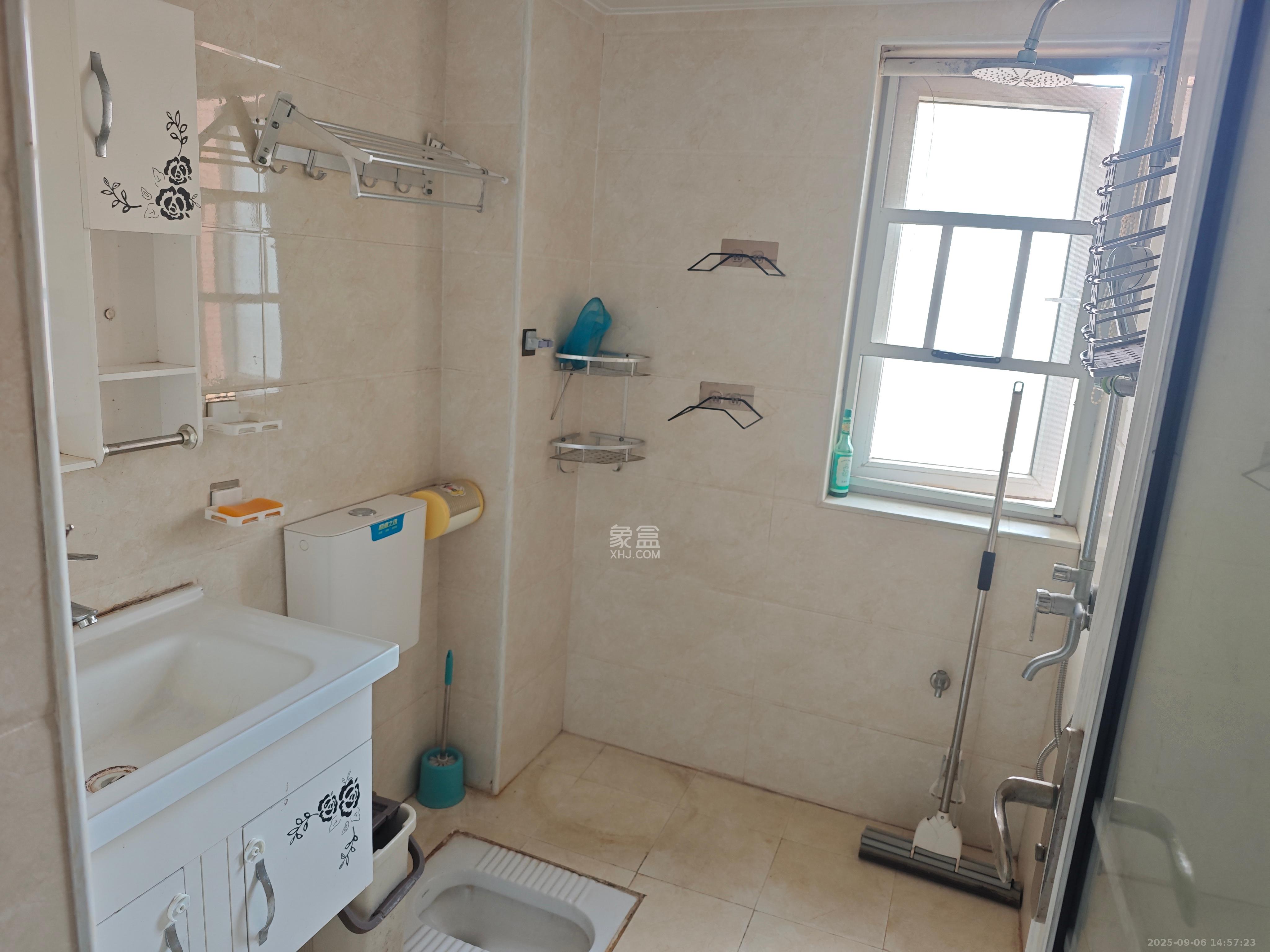 丽发新城 2室2厅1卫 1650.0元/月 丽发新城 2室2厅1卫 1650.0元/月室内图