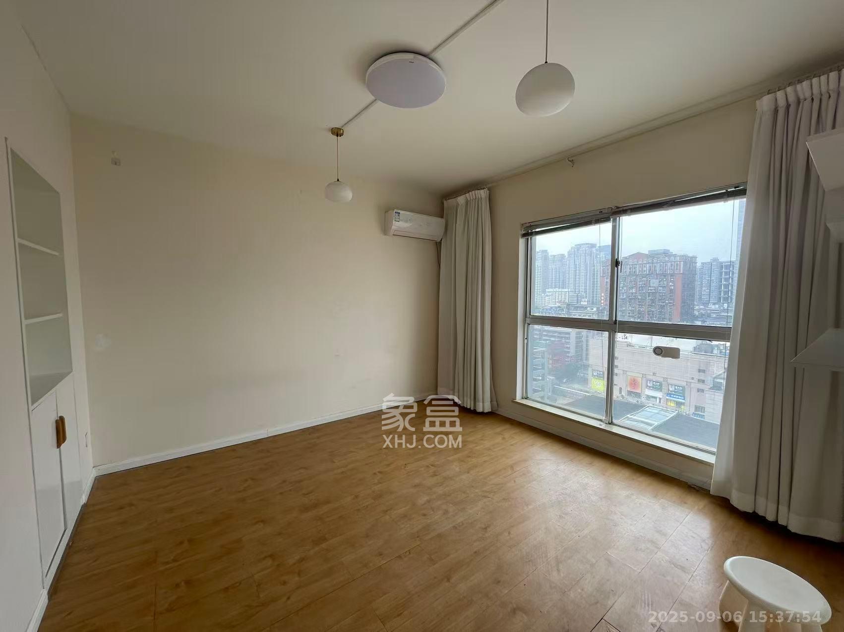 君临国际  1室2厅1卫    3200.0元/月室内图