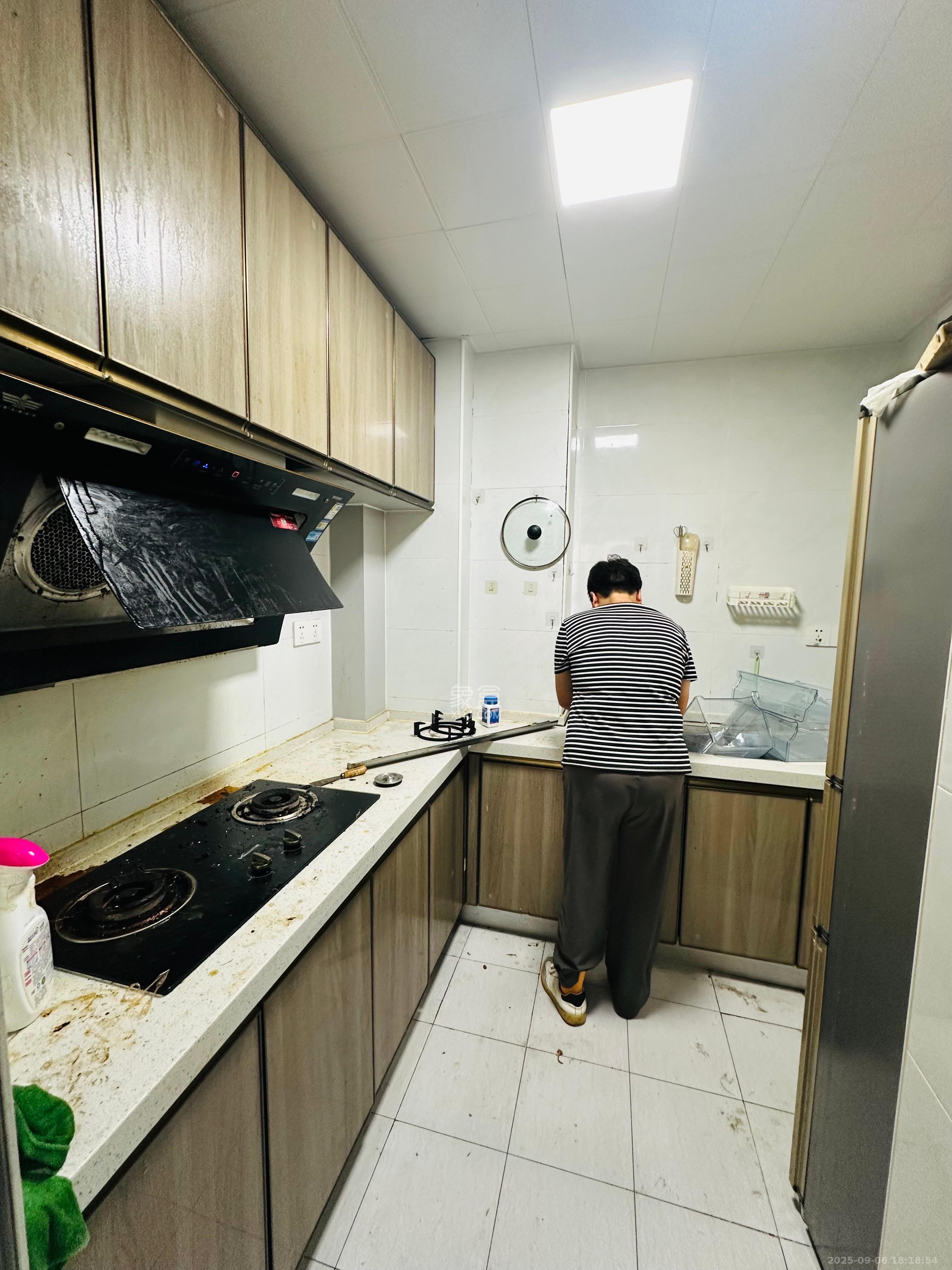 振业城三期 4室2厅2卫 3300.0元/月 振业城三期 4室2厅2卫 3300.0元/月室内图