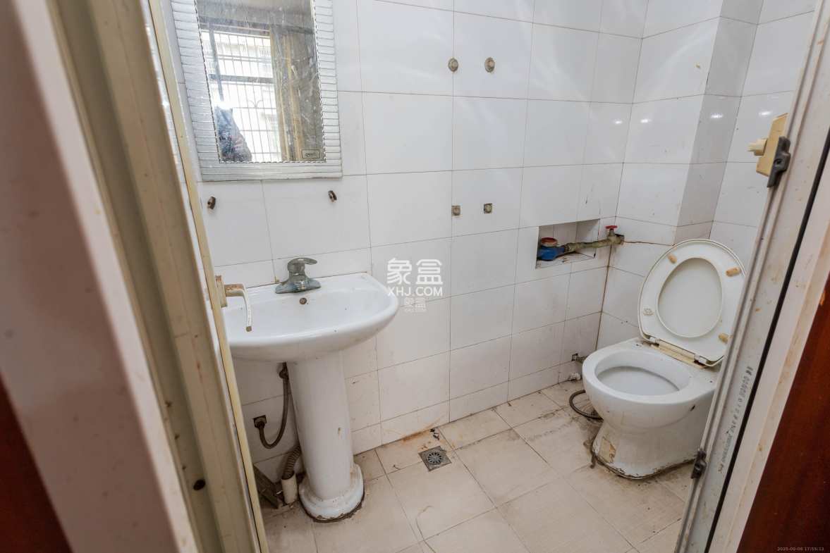 泉塘小区  3室2厅2卫    1000.0元/月 泉塘小区  3室2厅2卫    1000.0元/月室内图