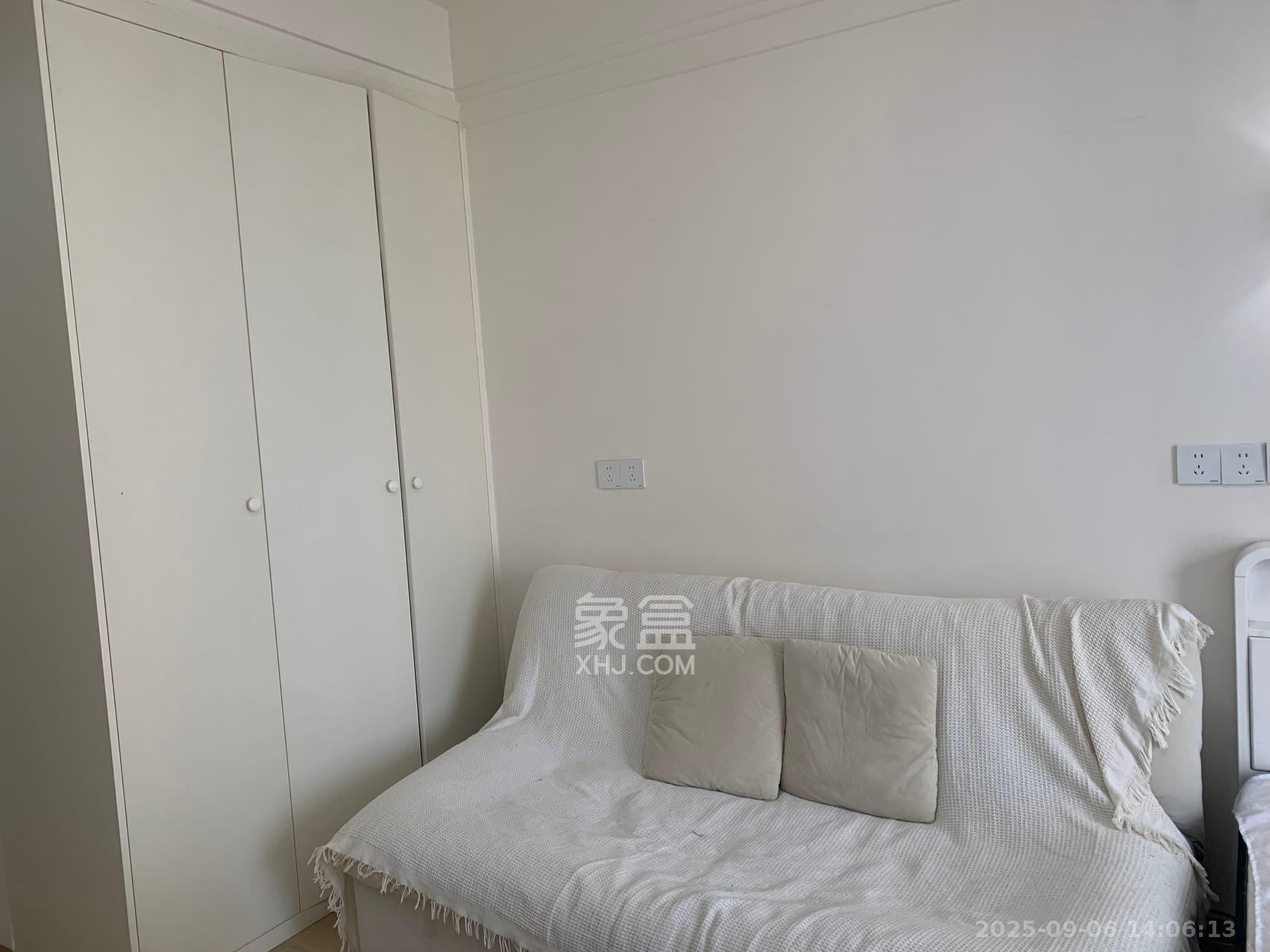 卓越江岸  1室1厅1卫    2100.0元/月