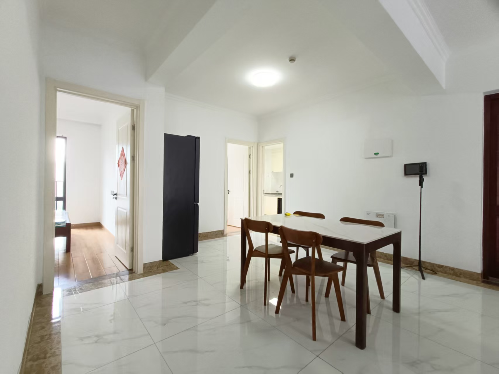 尚运上品 3室2厅2卫 5300.0元/月 尚运上品 3室2厅2卫 5300.0元/月室内图