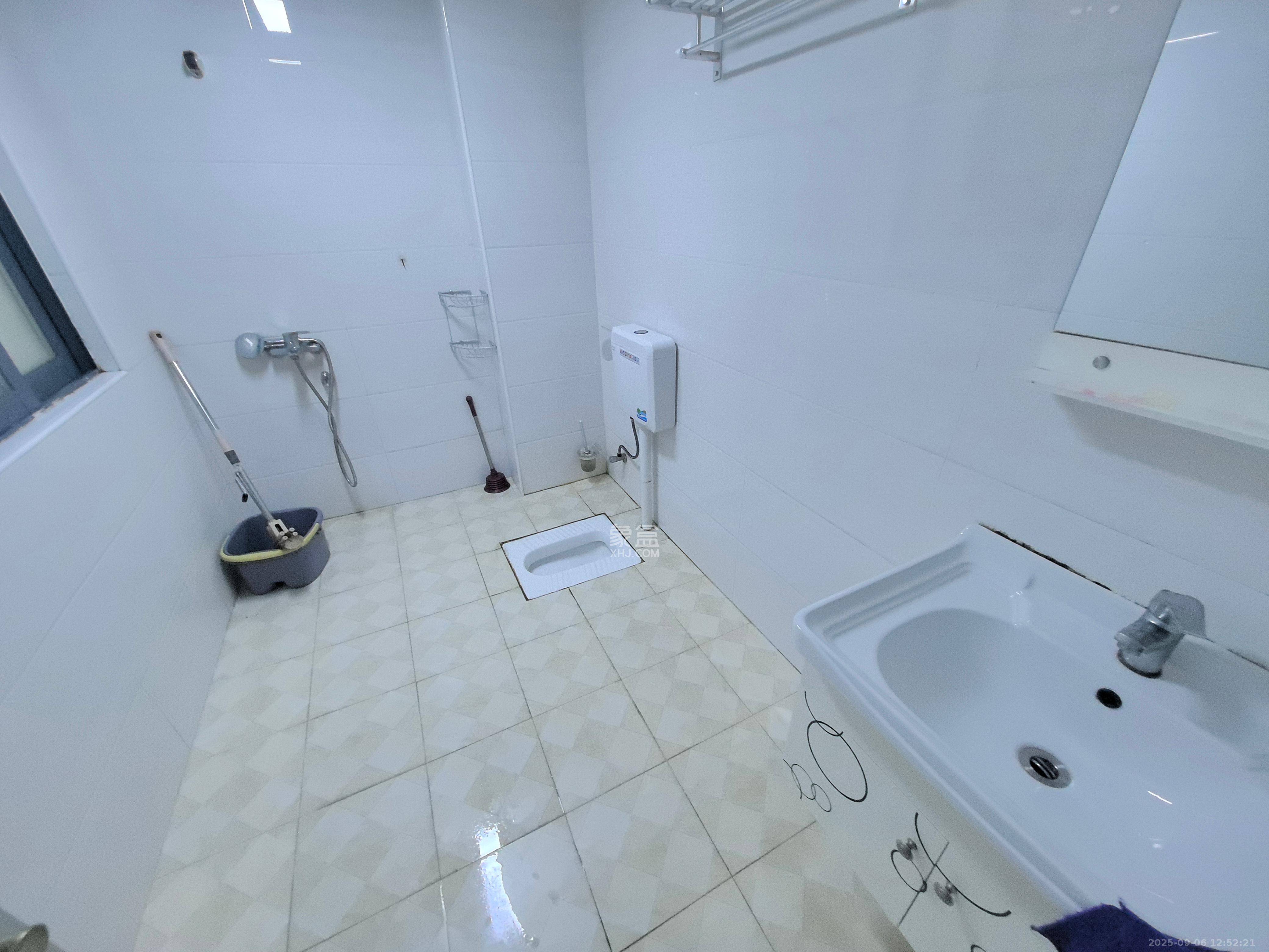 半山壹号  3室2厅2卫    2600.0元/月 半山壹号  3室2厅2卫    2600.0元/月室内图