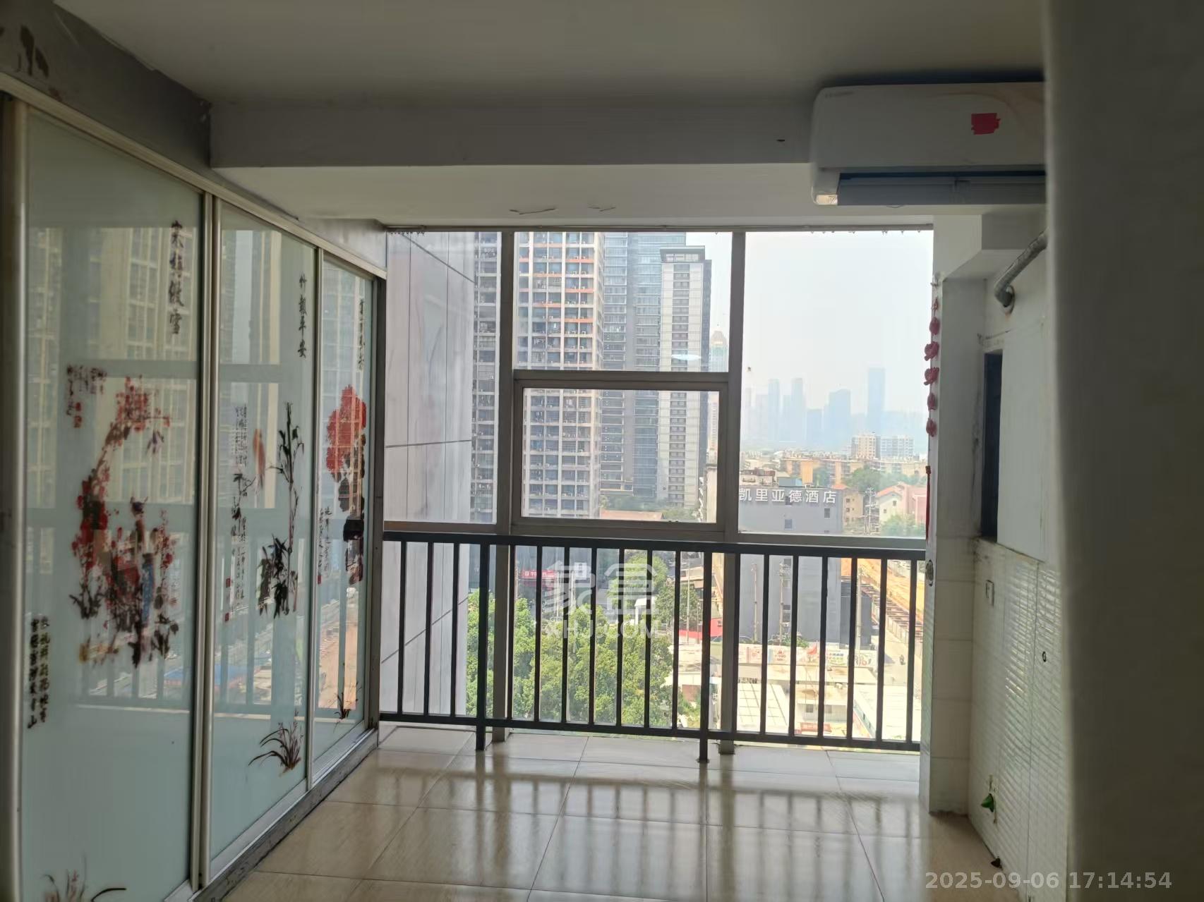 新时代广场  1室1厅1卫    1500.0元/月 新时代广场  1室1厅1卫    1500.0元/月室内图